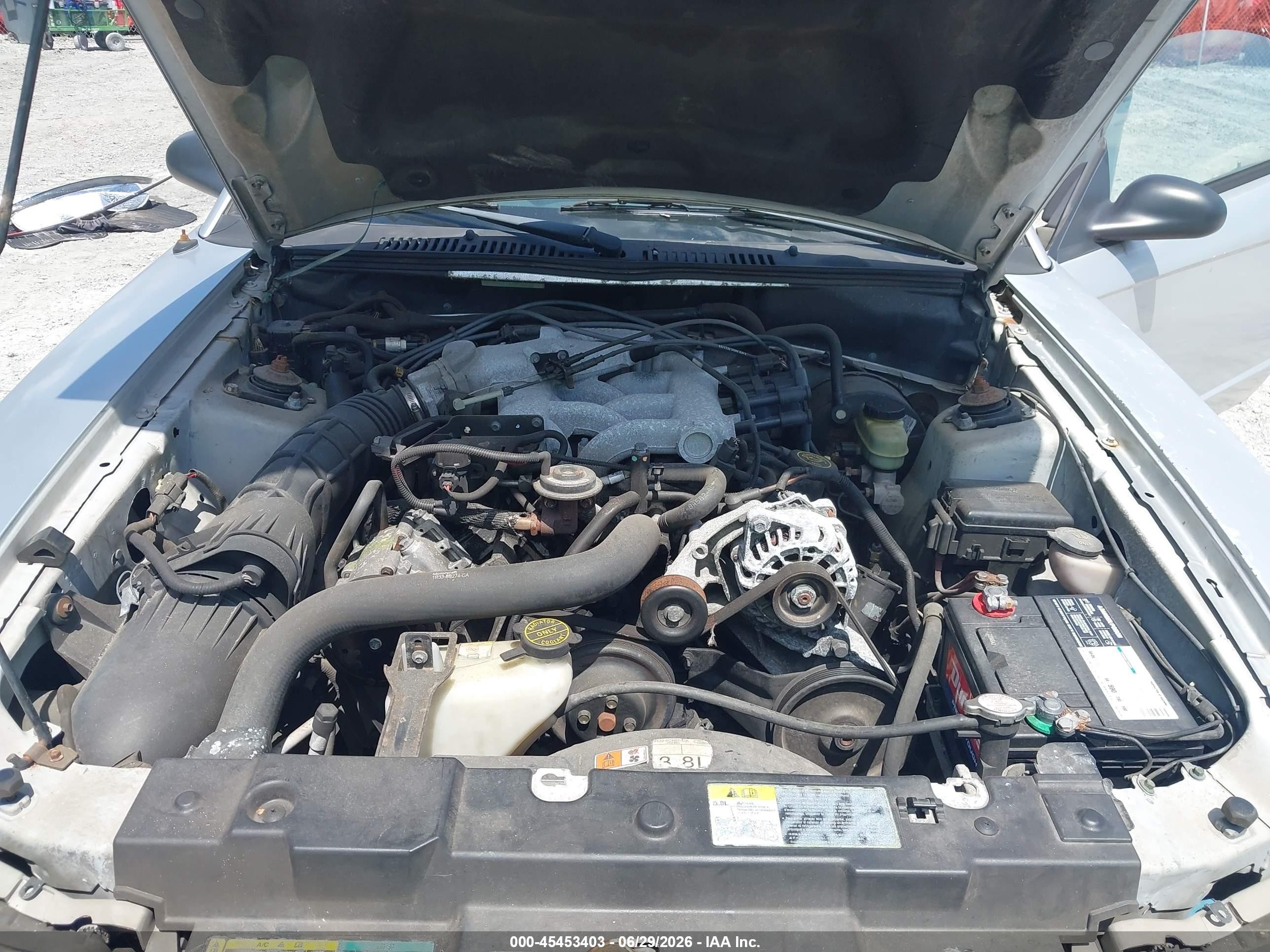 2004 Ford Mustang   Silver vin: 1FAFP40424F119337