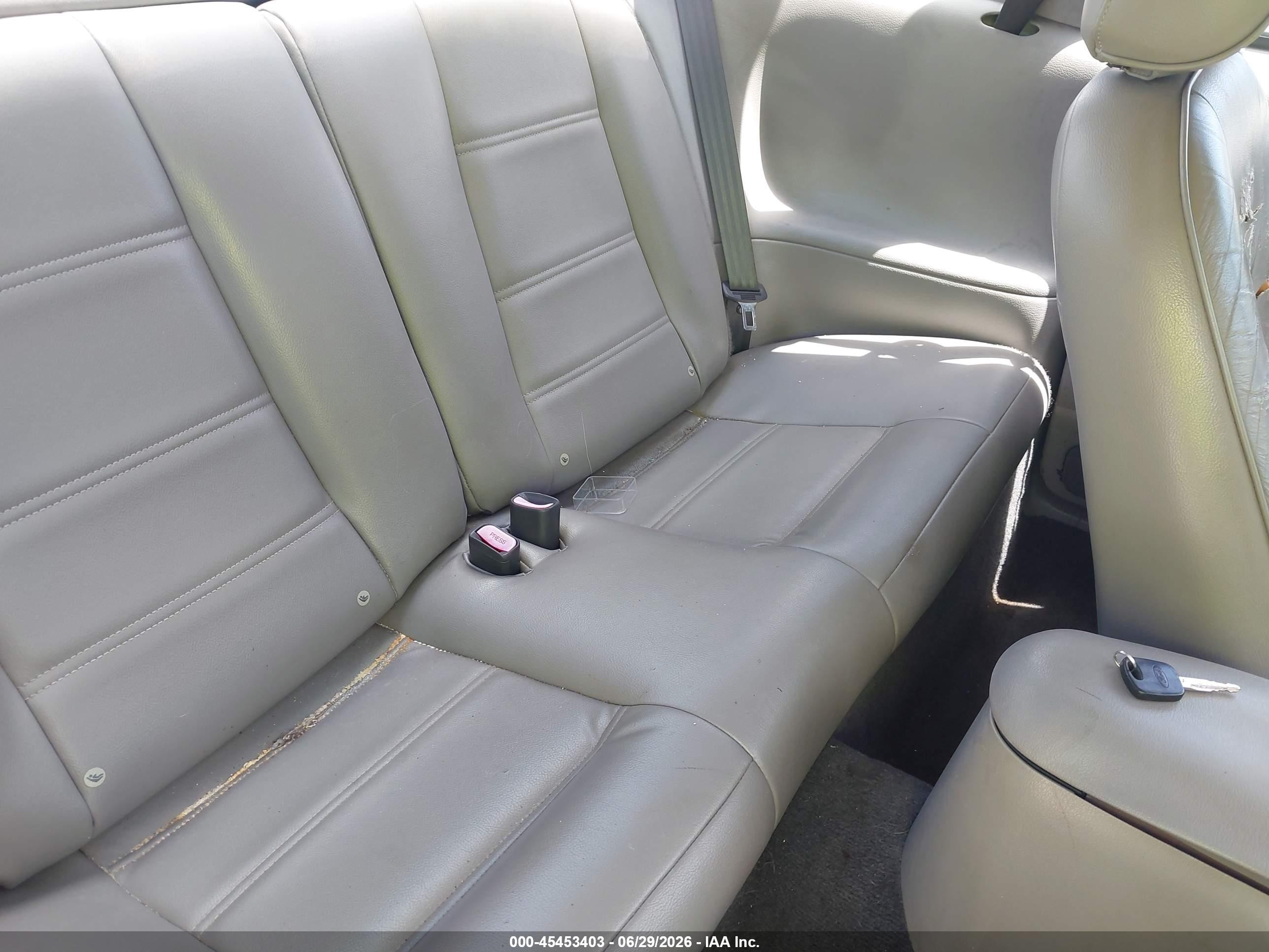 2004 Ford Mustang   Silver vin: 1FAFP40424F119337