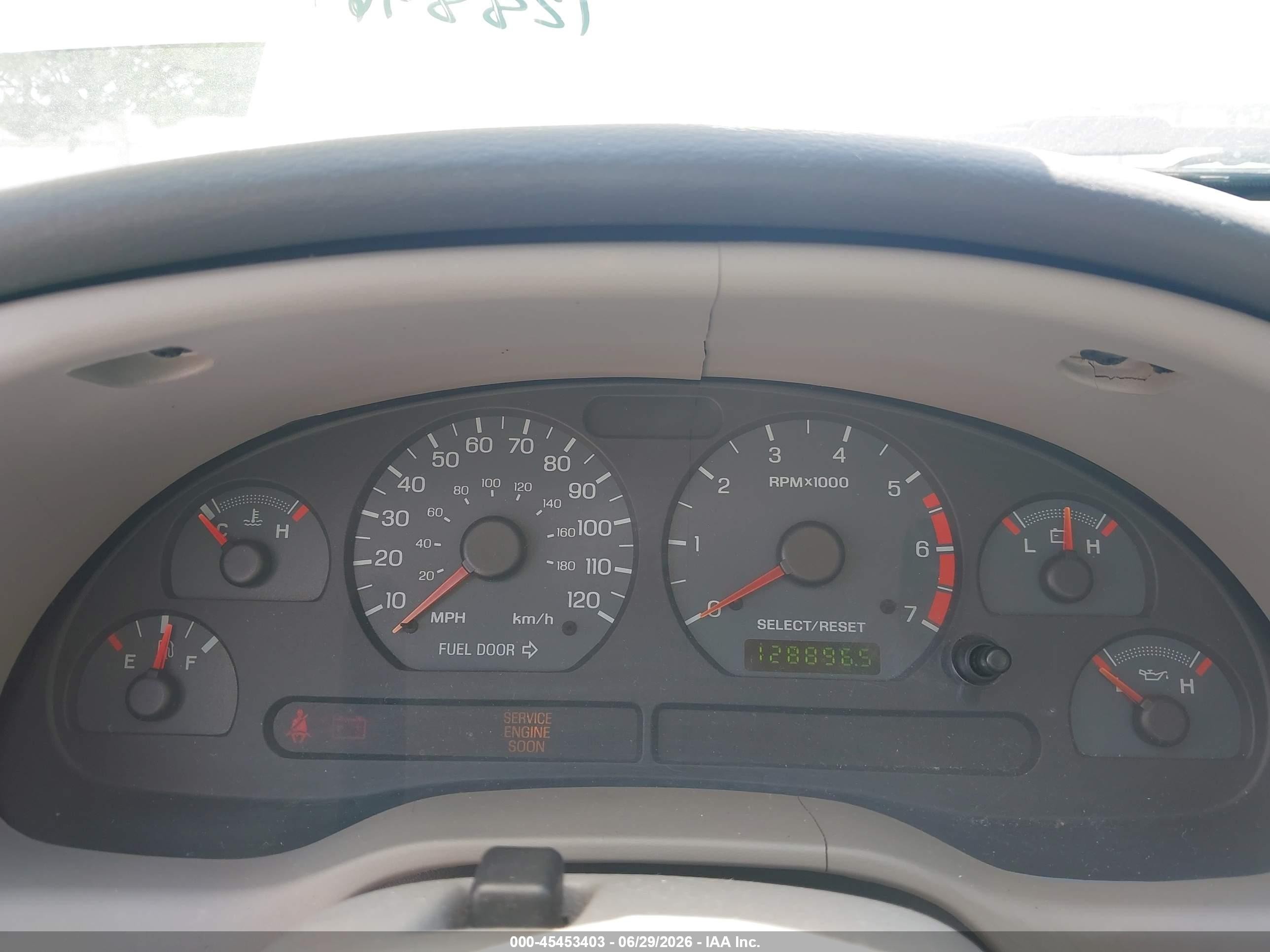 2004 Ford Mustang   Silver vin: 1FAFP40424F119337