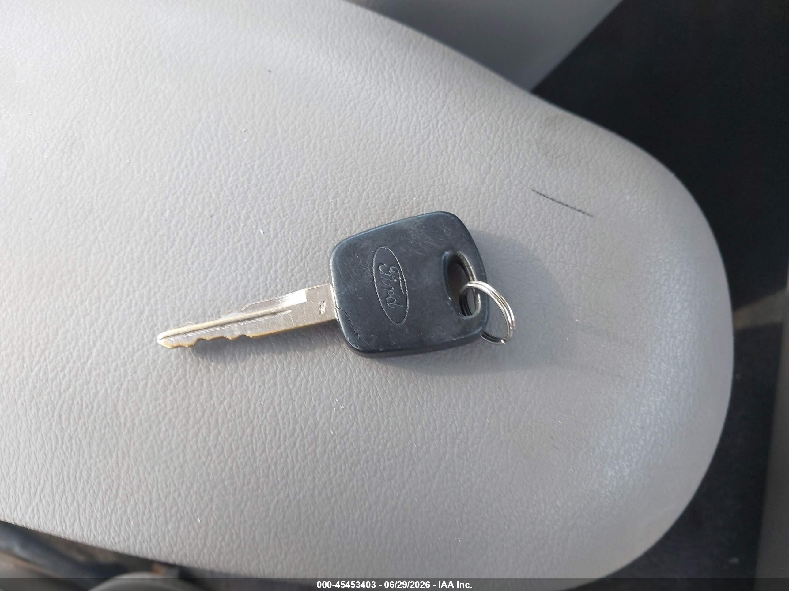 2004 Ford Mustang   Silver vin: 1FAFP40424F119337