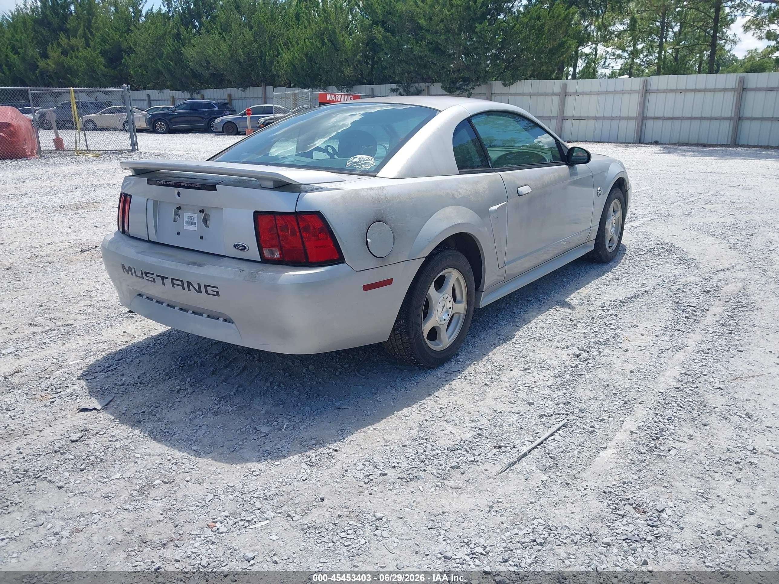 2004 Ford Mustang   Silver vin: 1FAFP40424F119337