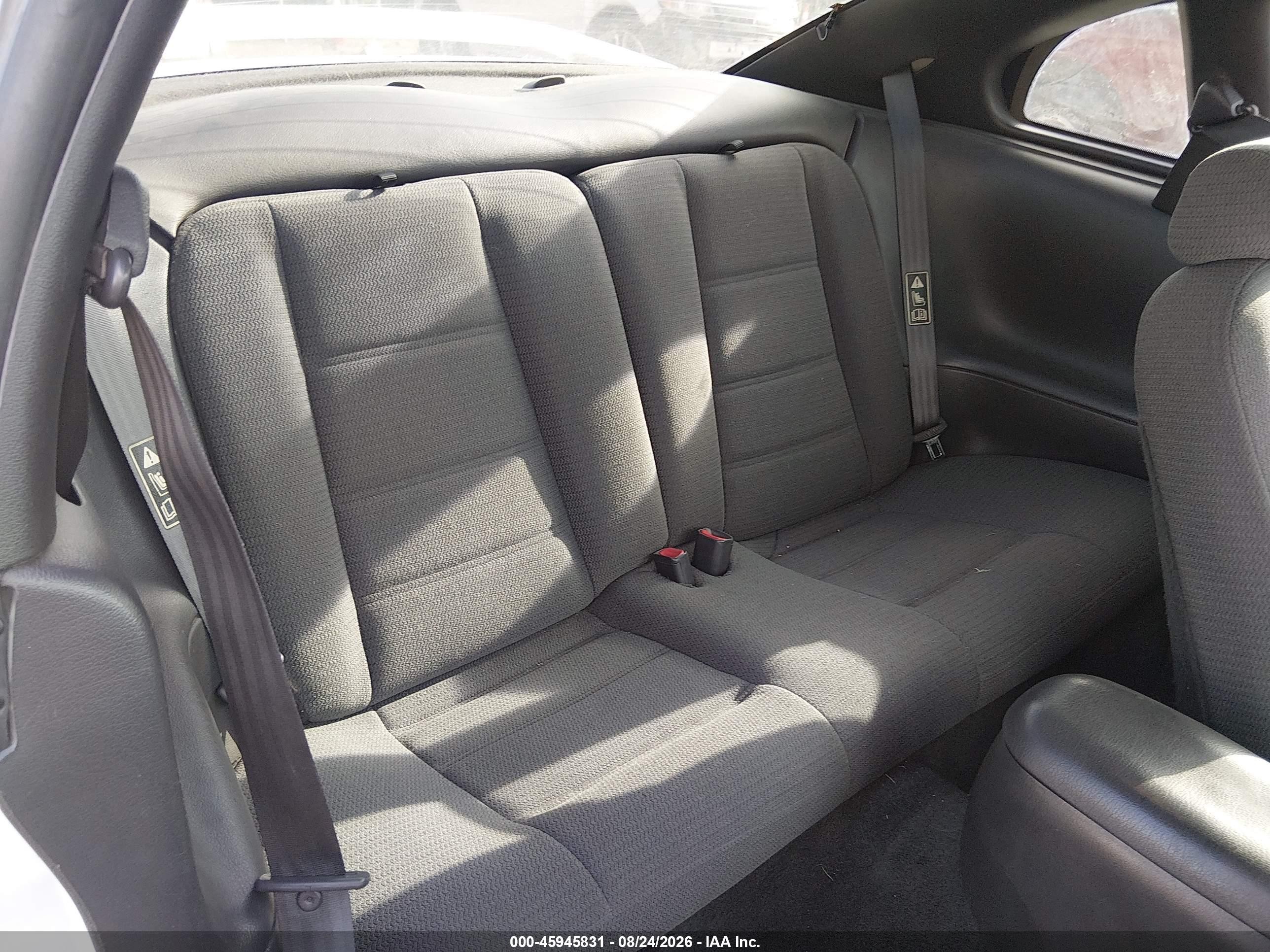 2000 Ford Mustang Белый vin: 1FAFP4042YF215409
