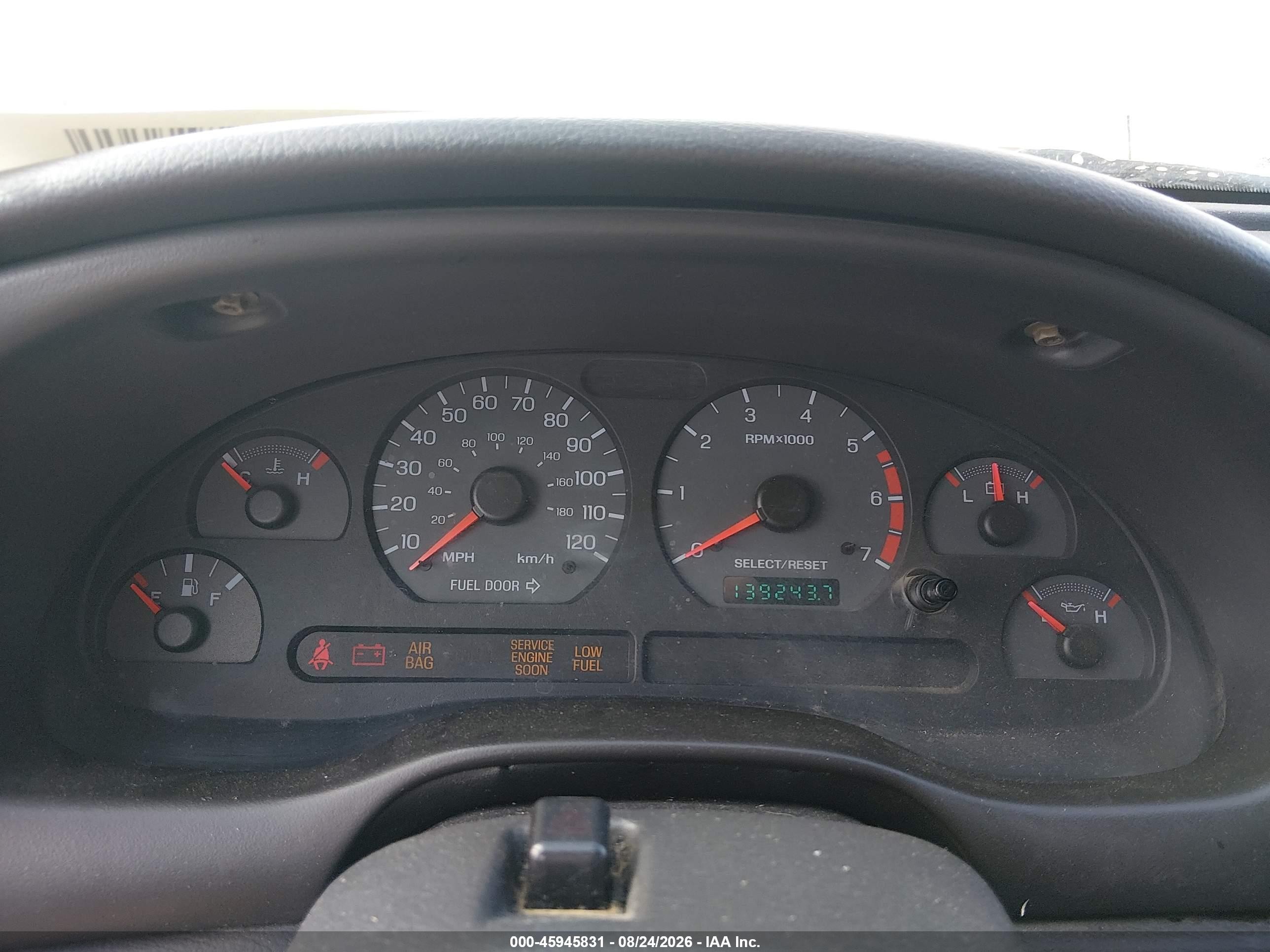 2000 Ford Mustang Белый vin: 1FAFP4042YF215409