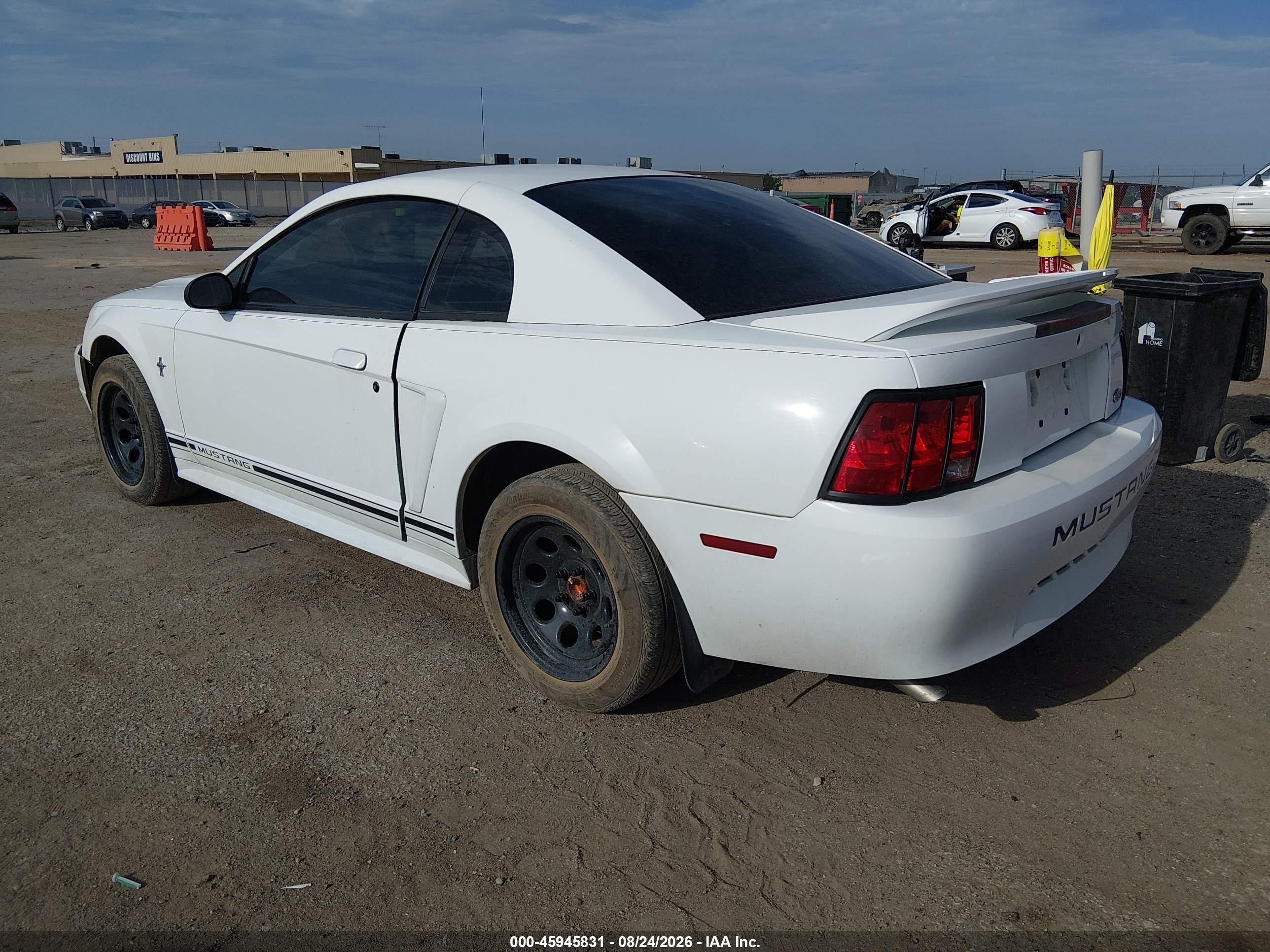 2000 Ford Mustang Белый vin: 1FAFP4042YF215409