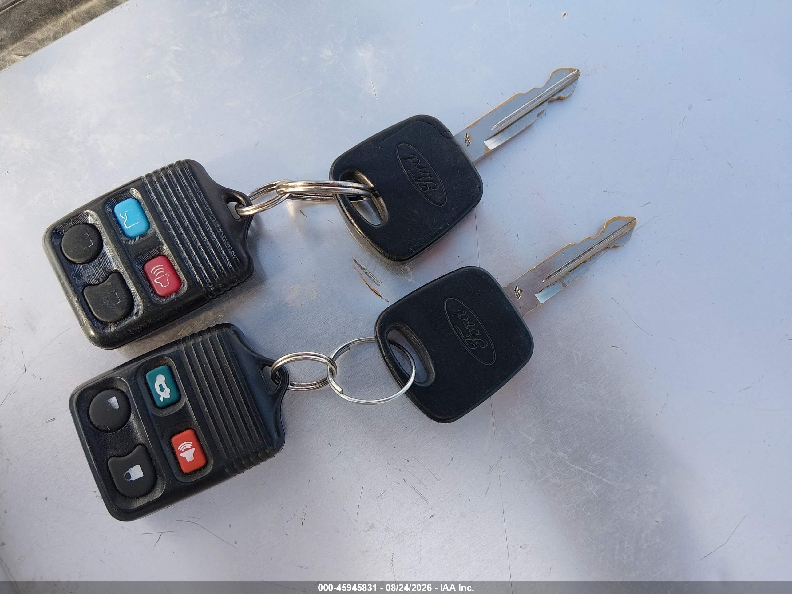 2000 Ford Mustang Белый vin: 1FAFP4042YF215409