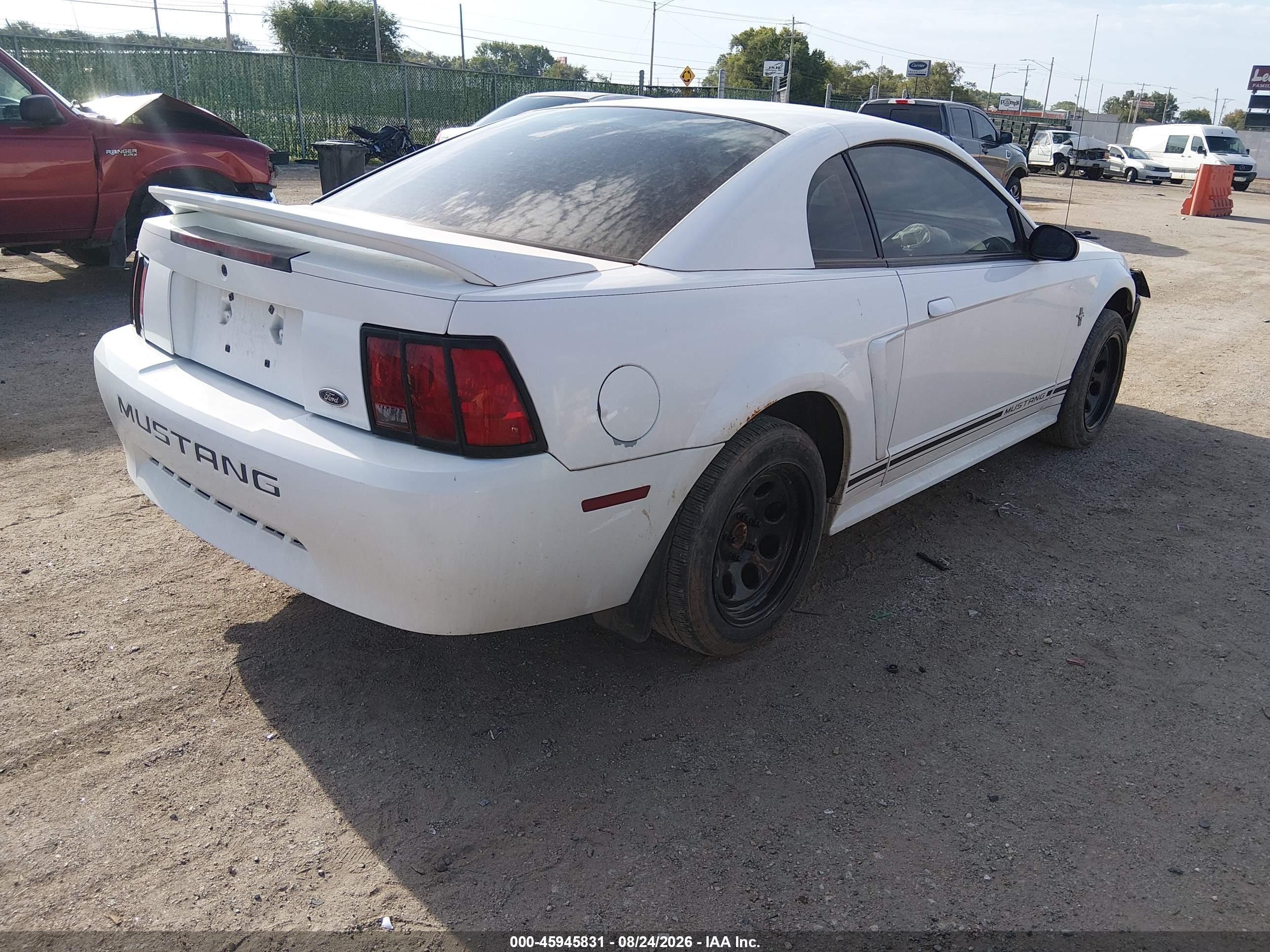 2000 Ford Mustang Белый vin: 1FAFP4042YF215409