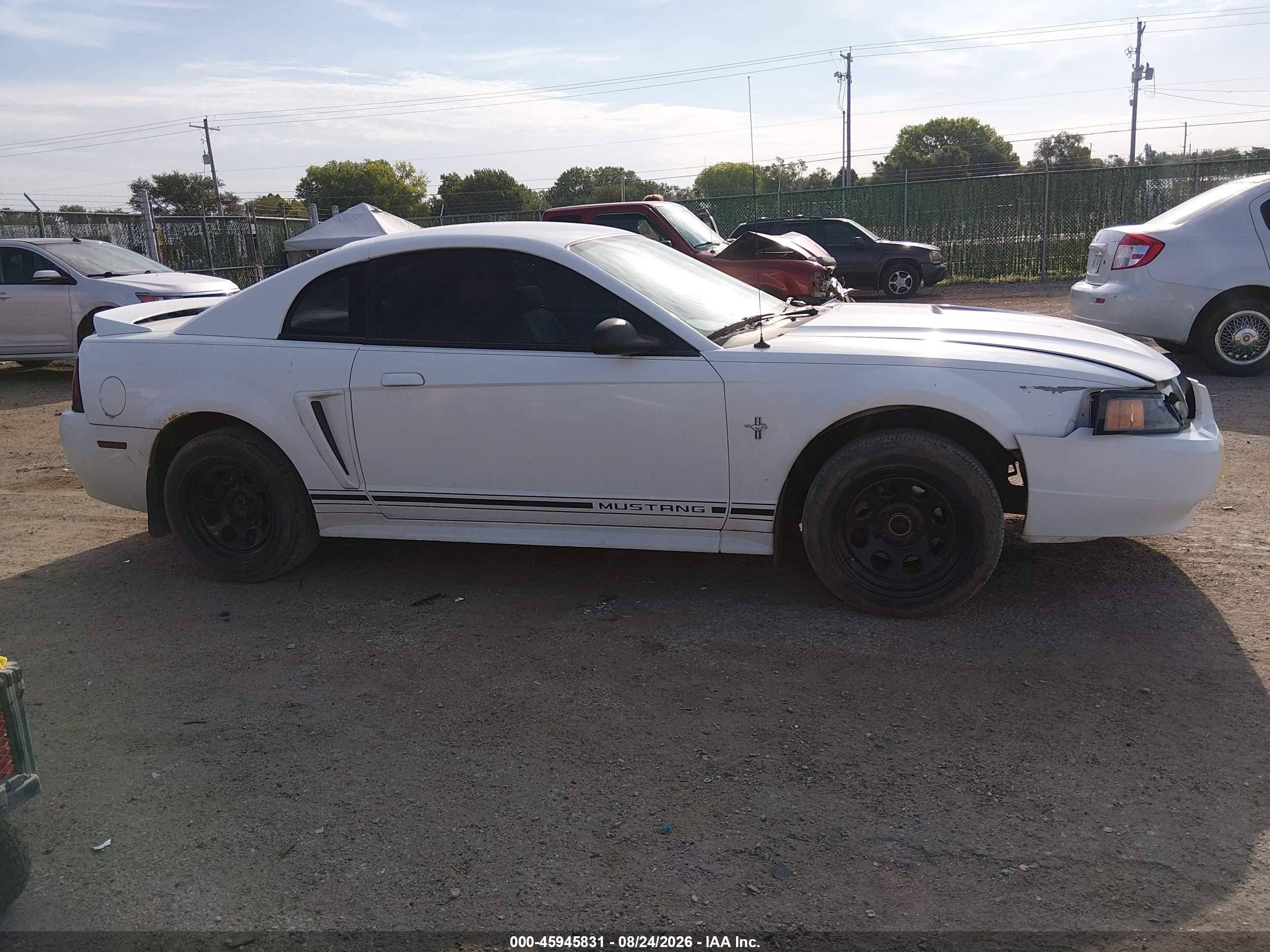 2000 Ford Mustang Белый vin: 1FAFP4042YF215409