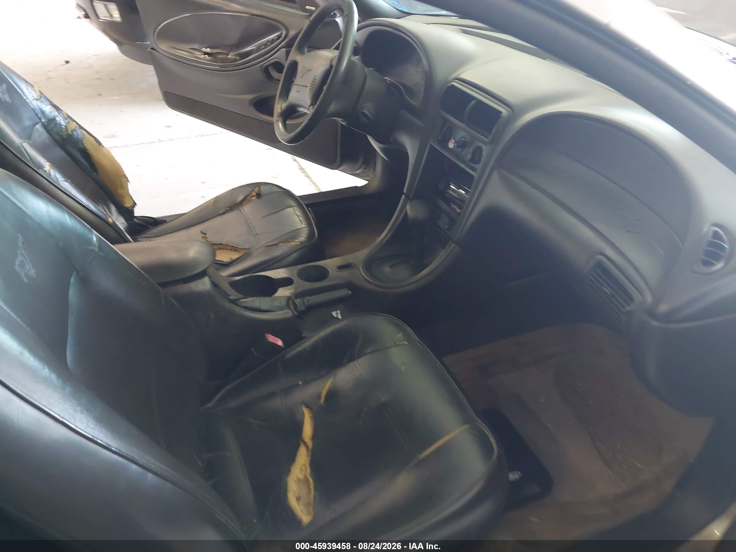 2002 Ford Mustang   Серый vin: 1FAFP40432F207973