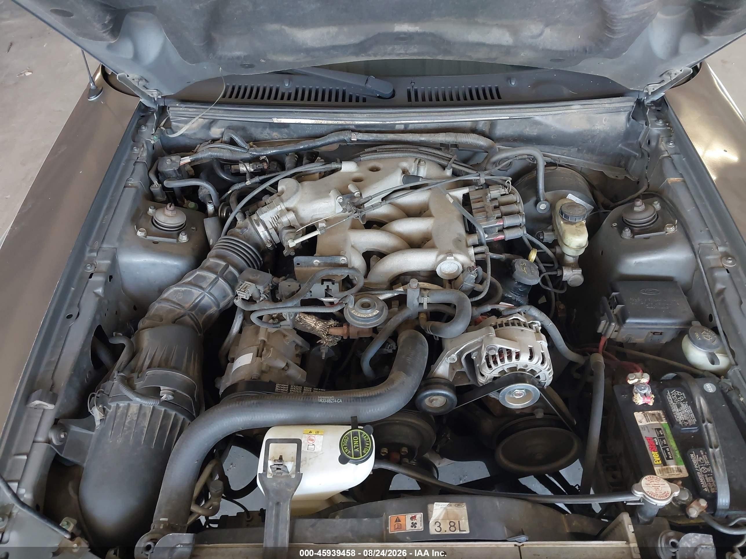 2002 Ford Mustang   Серый vin: 1FAFP40432F207973
