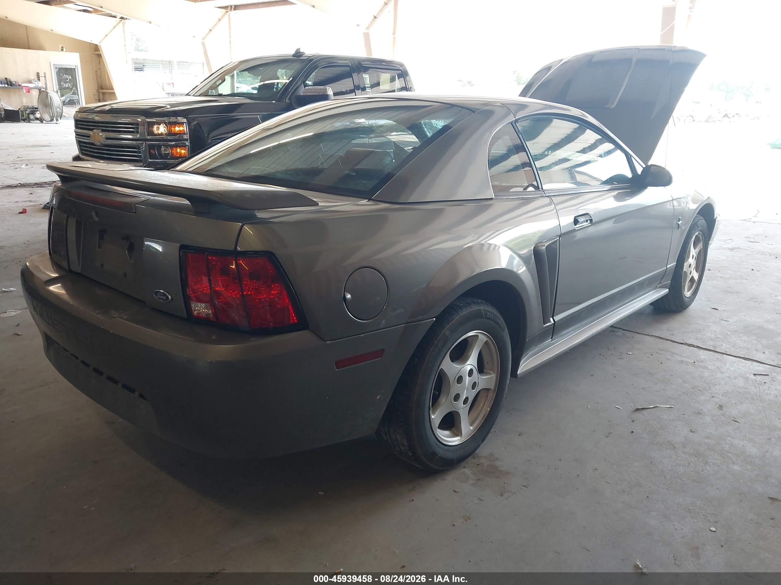 2002 Ford Mustang   Серый vin: 1FAFP40432F207973