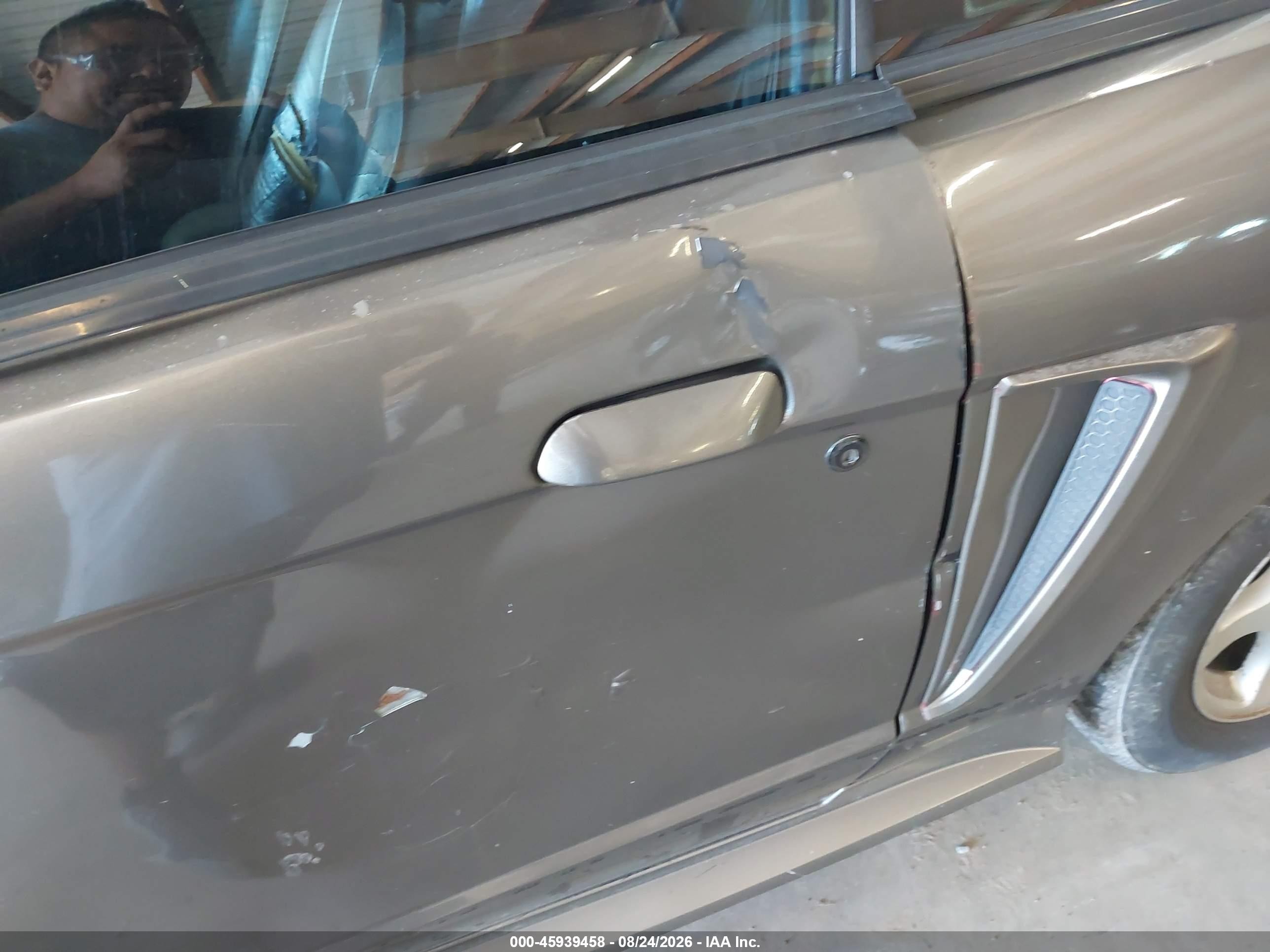 2002 Ford Mustang   Серый vin: 1FAFP40432F207973