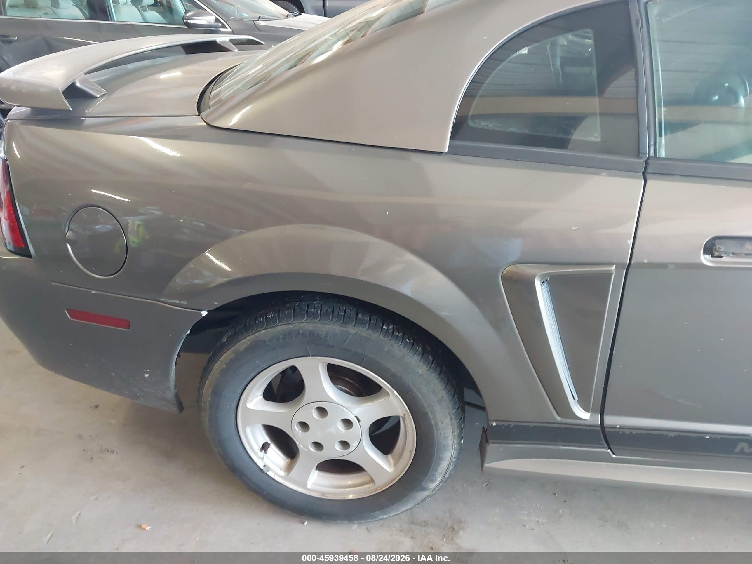 2002 Ford Mustang   Серый vin: 1FAFP40432F207973