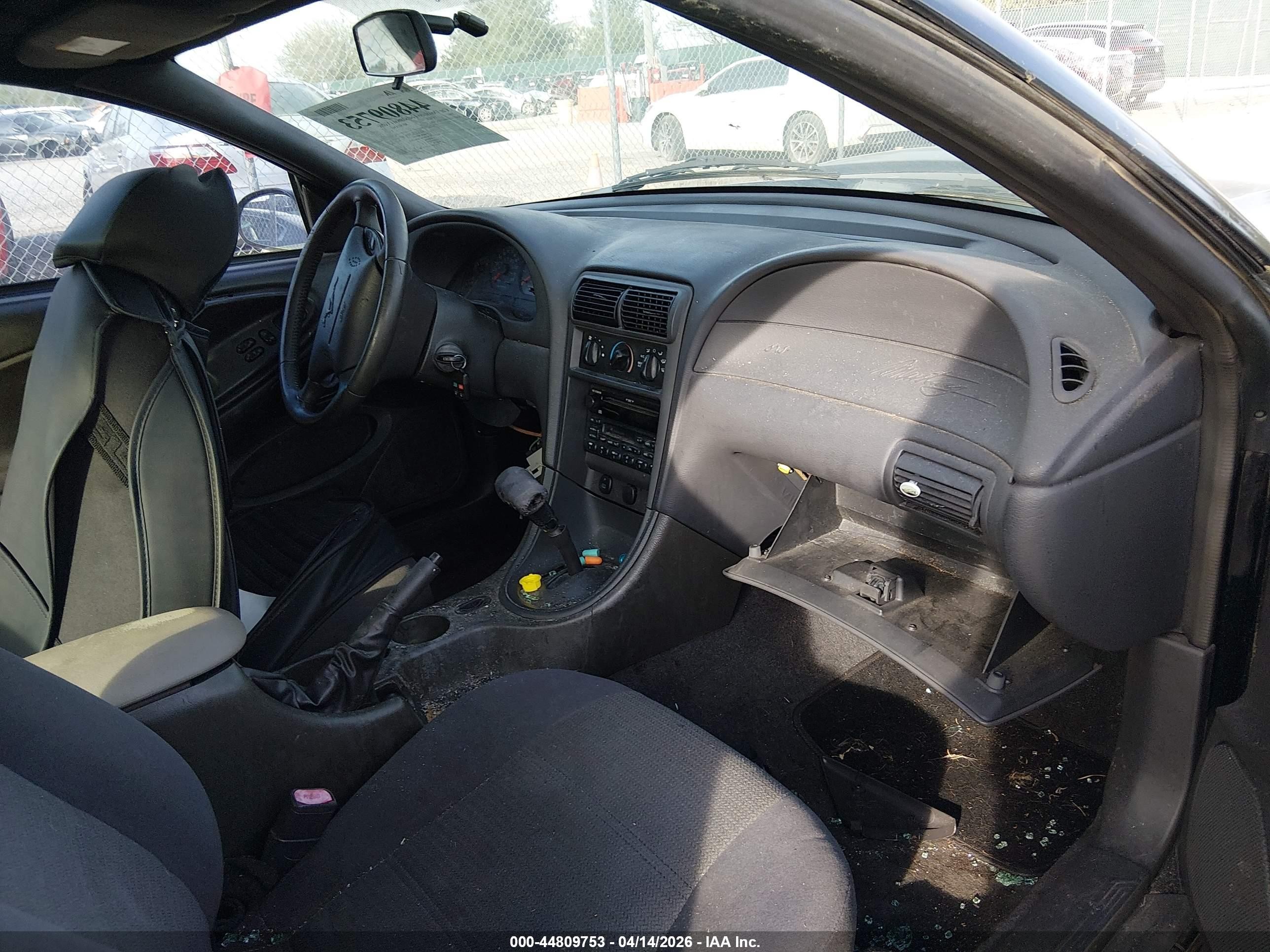2002 Ford Mustang   Черный vin: 1FAFP40432F242660
