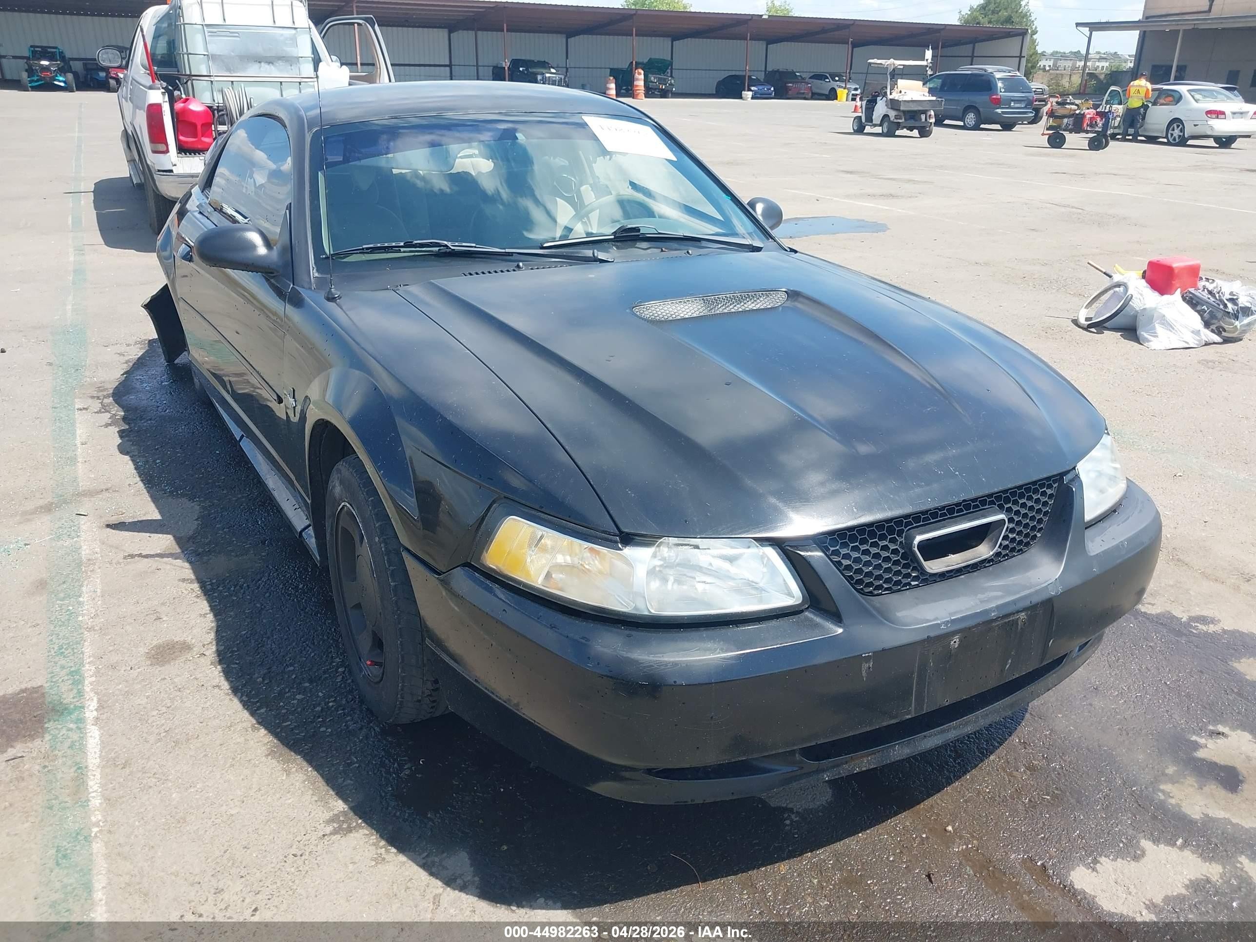 2000 Ford Mustang   Black vin: 1FAFP4043YF139747