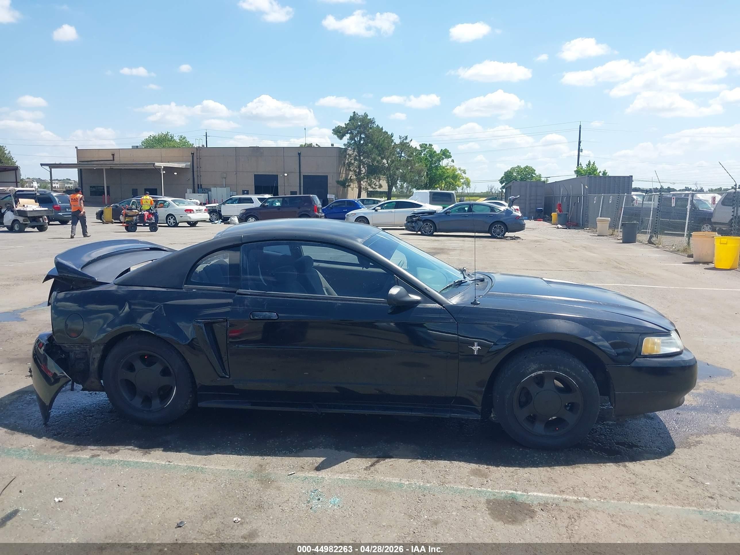 2000 Ford Mustang   Black vin: 1FAFP4043YF139747