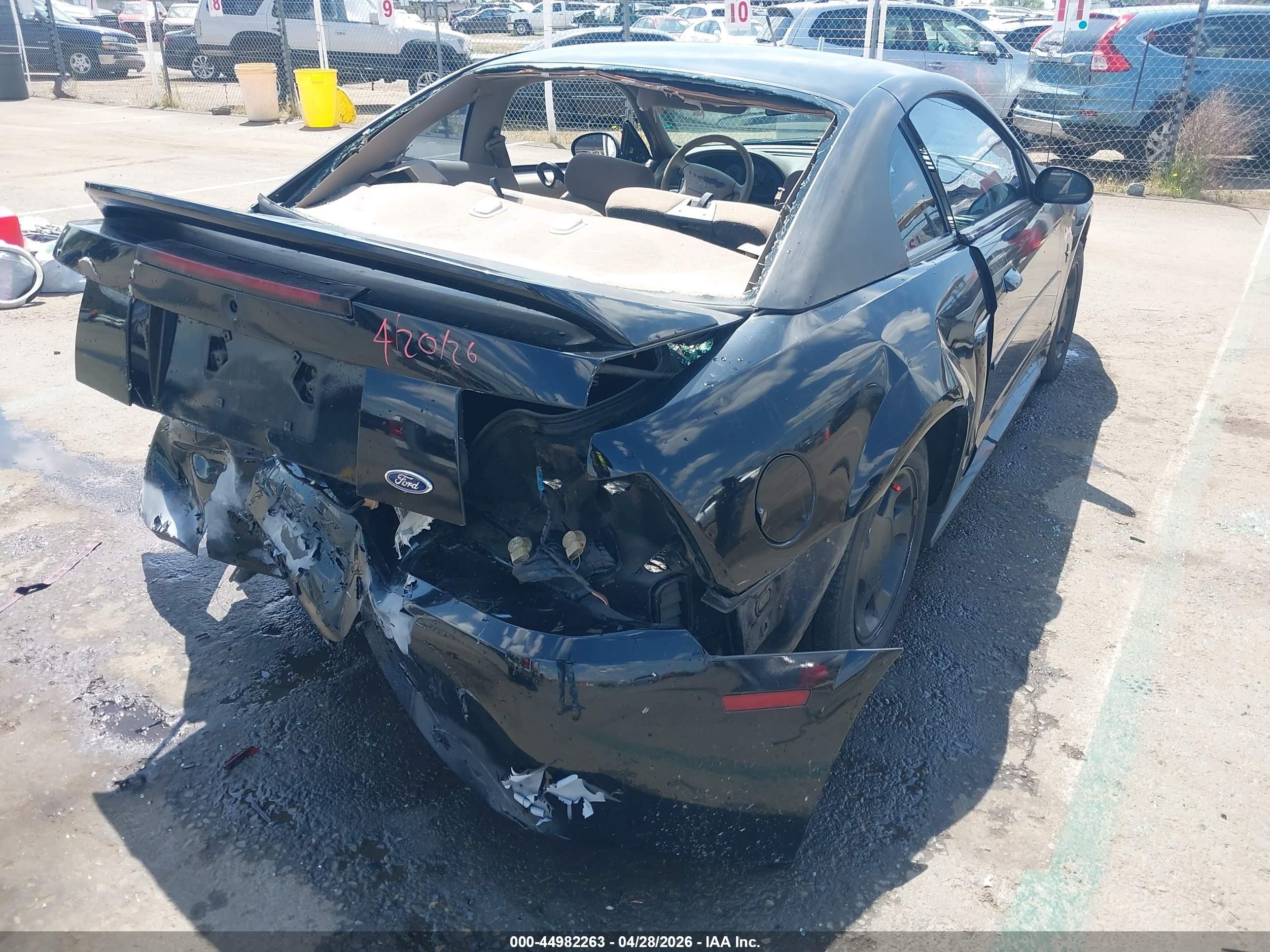 2000 Ford Mustang   Black vin: 1FAFP4043YF139747