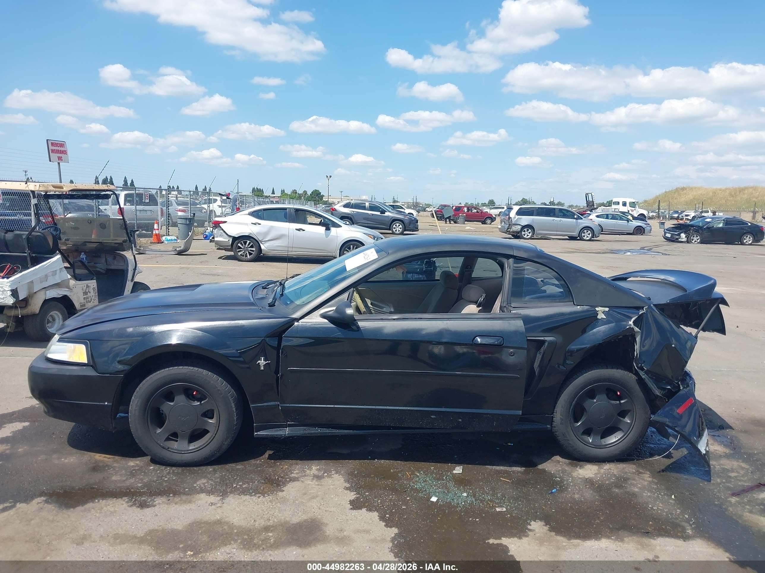 2000 Ford Mustang   Black vin: 1FAFP4043YF139747