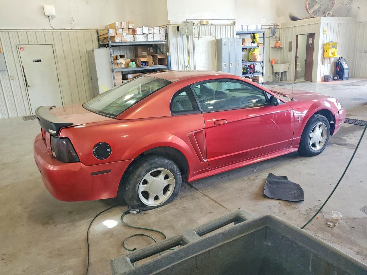 2000 Ford Mustang Red vin: 1FAFP4043YF192304