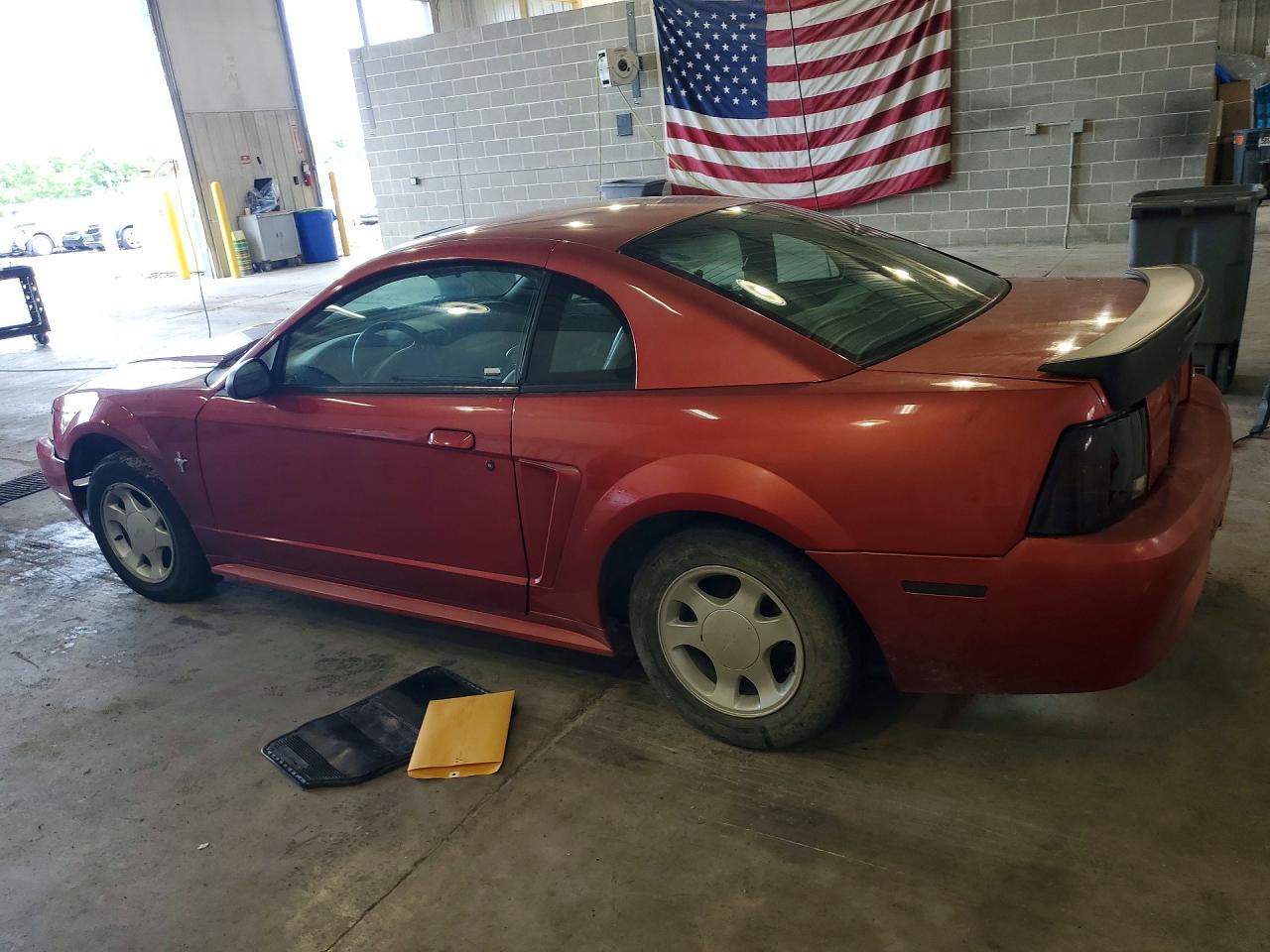 2000 Ford Mustang Red vin: 1FAFP4043YF192304