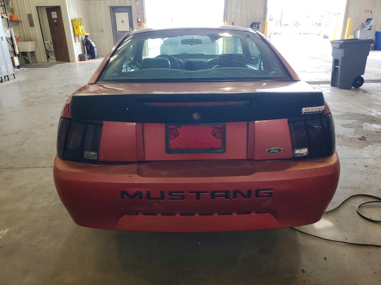 2000 Ford Mustang Red vin: 1FAFP4043YF192304