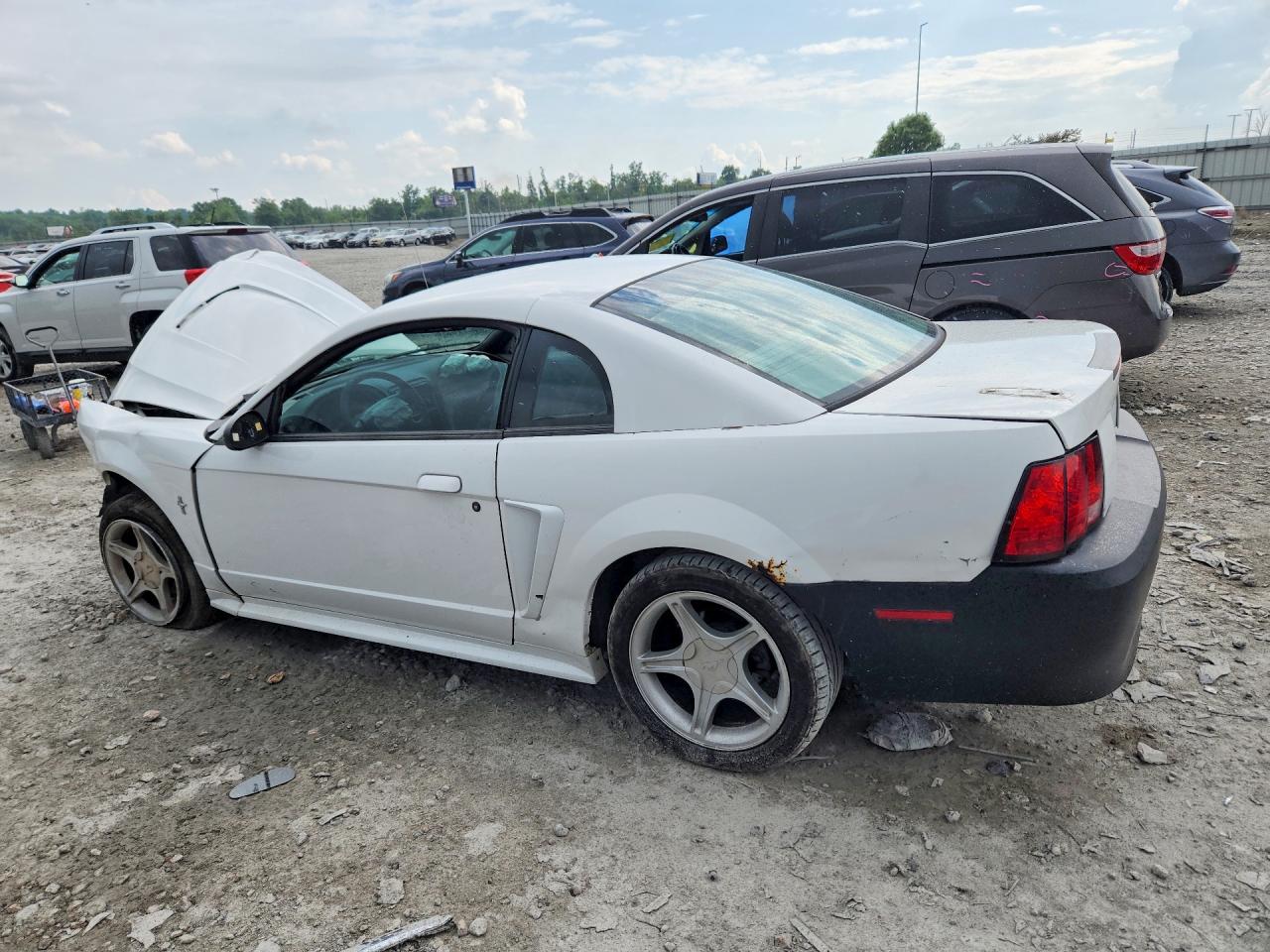 2001 Ford Mustang White vin: 1FAFP40441F121134
