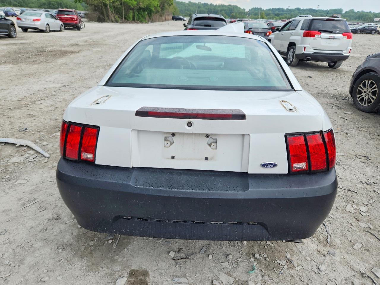 2001 Ford Mustang White vin: 1FAFP40441F121134