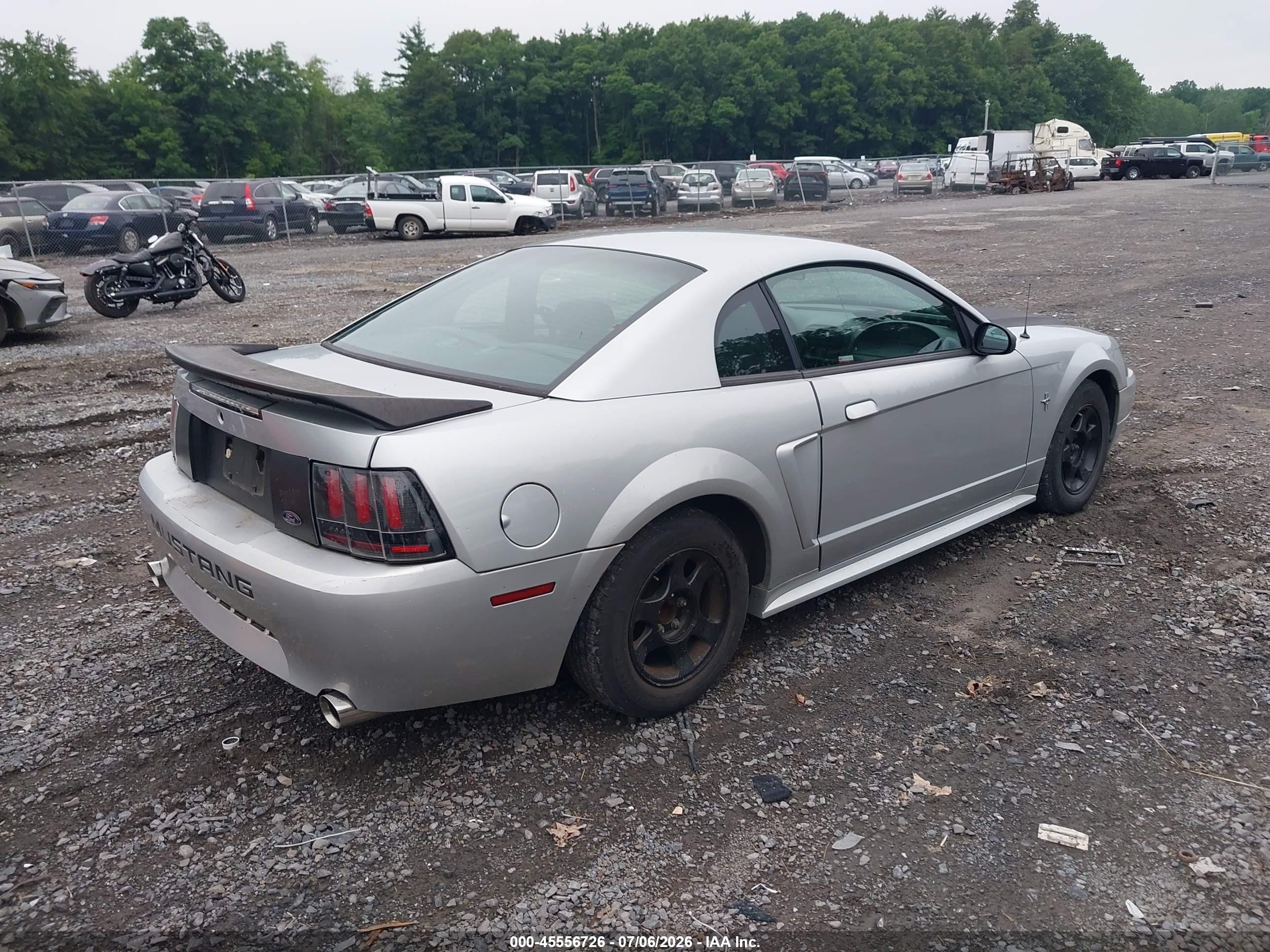 2001 Ford Mustang   Серый vin: 1FAFP40441F261541