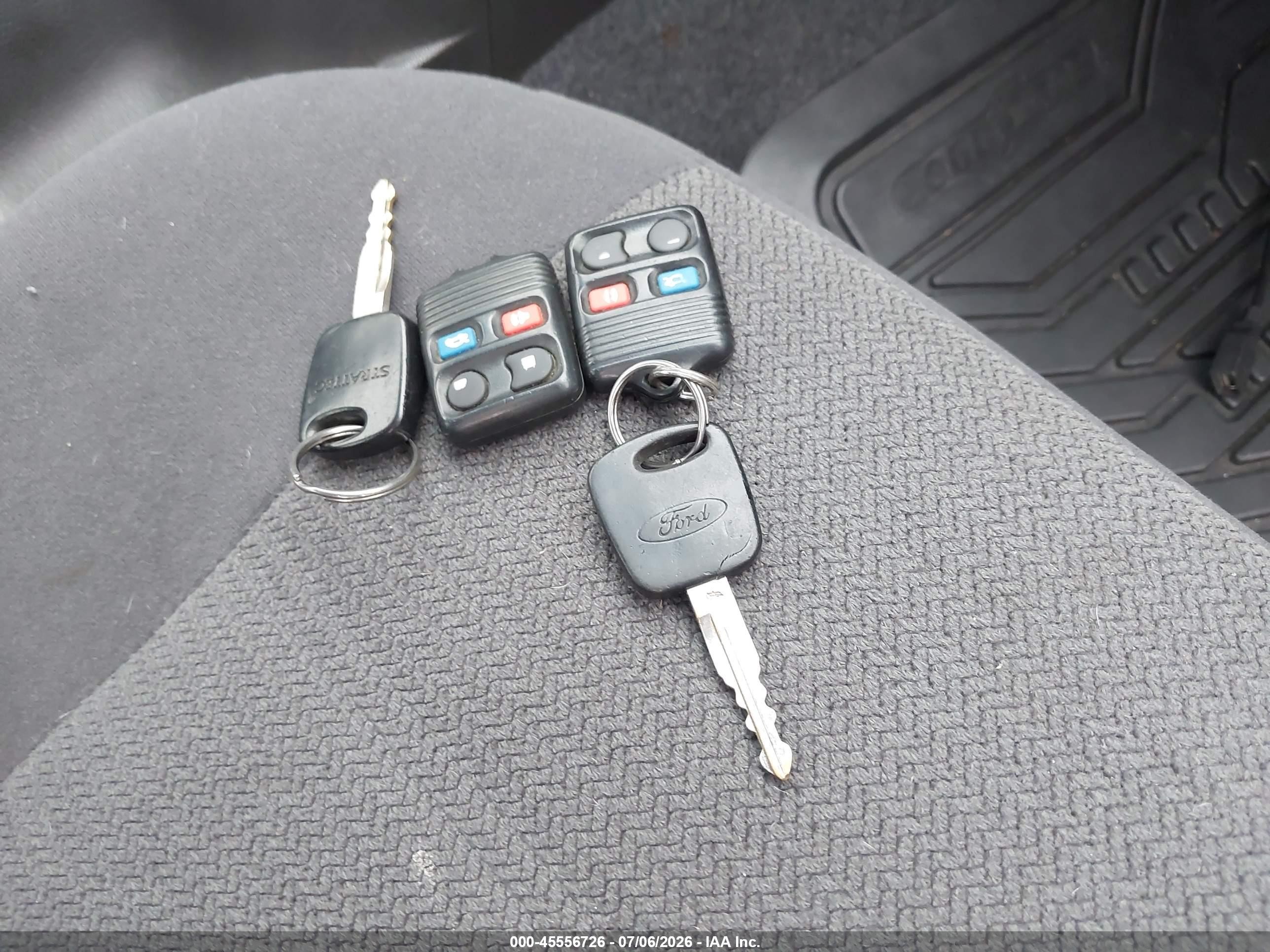 2001 Ford Mustang   Серый vin: 1FAFP40441F261541