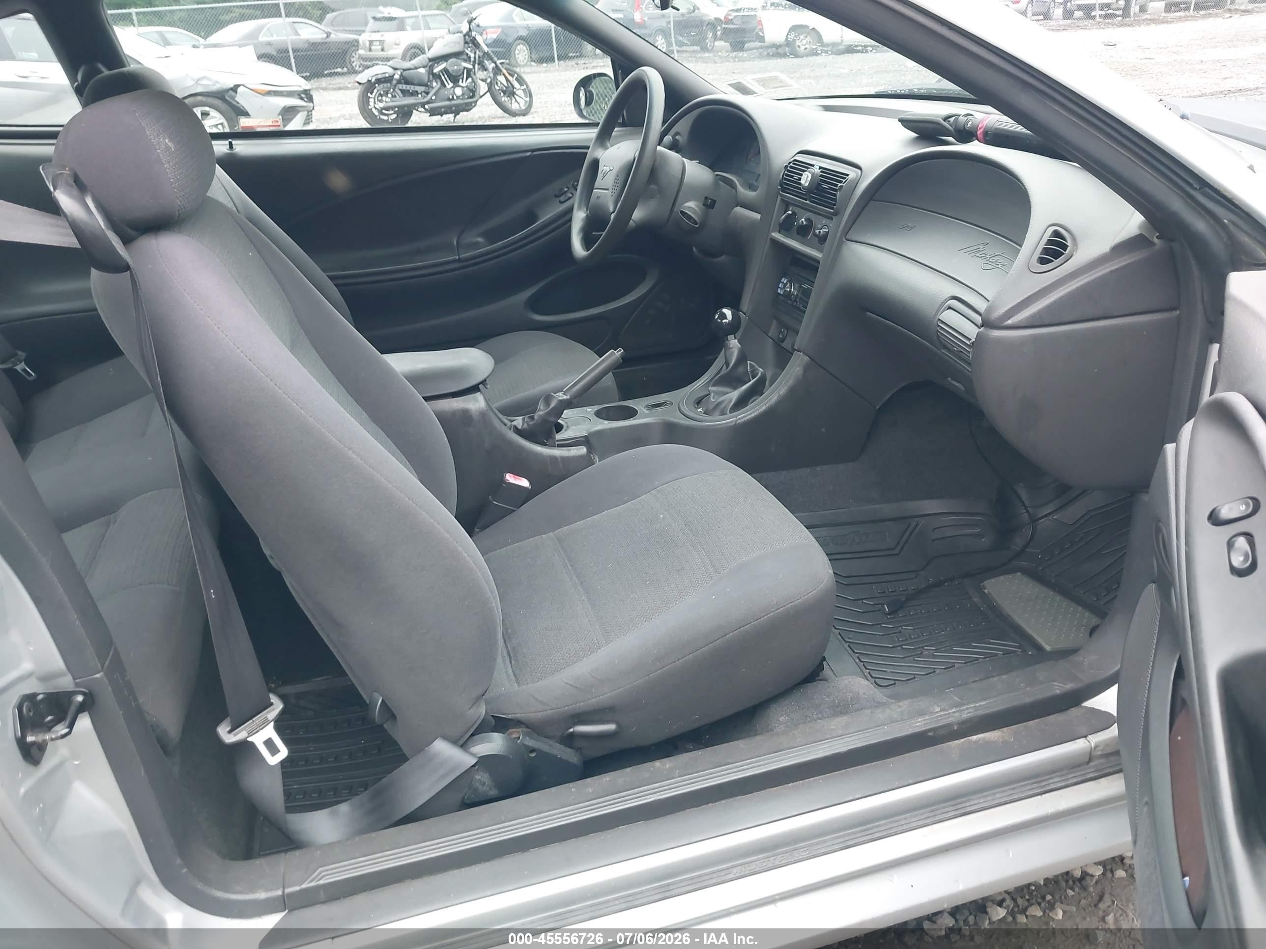 2001 Ford Mustang   Серый vin: 1FAFP40441F261541