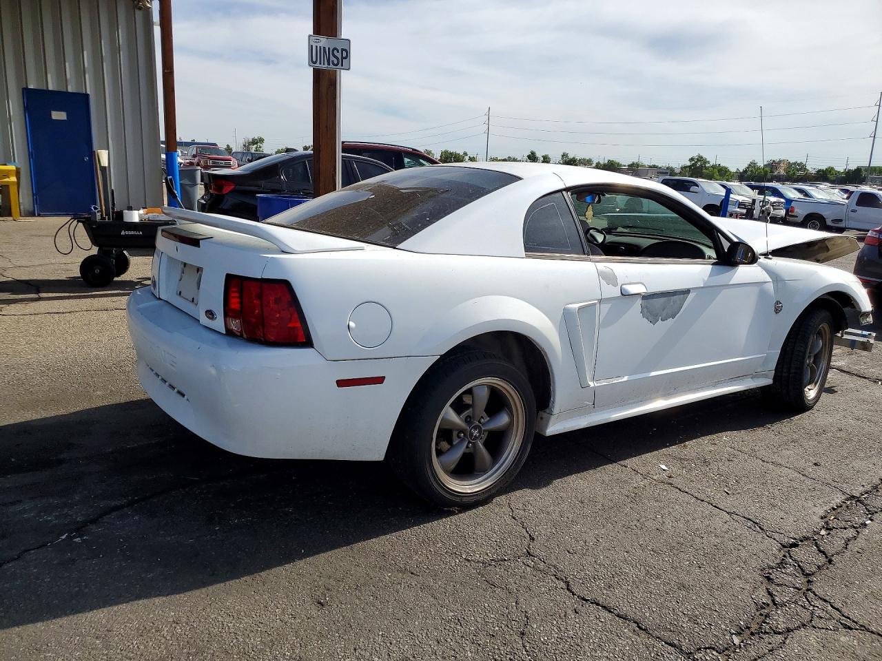 1999 Ford Mustang White vin: 1FAFP4044XF198840