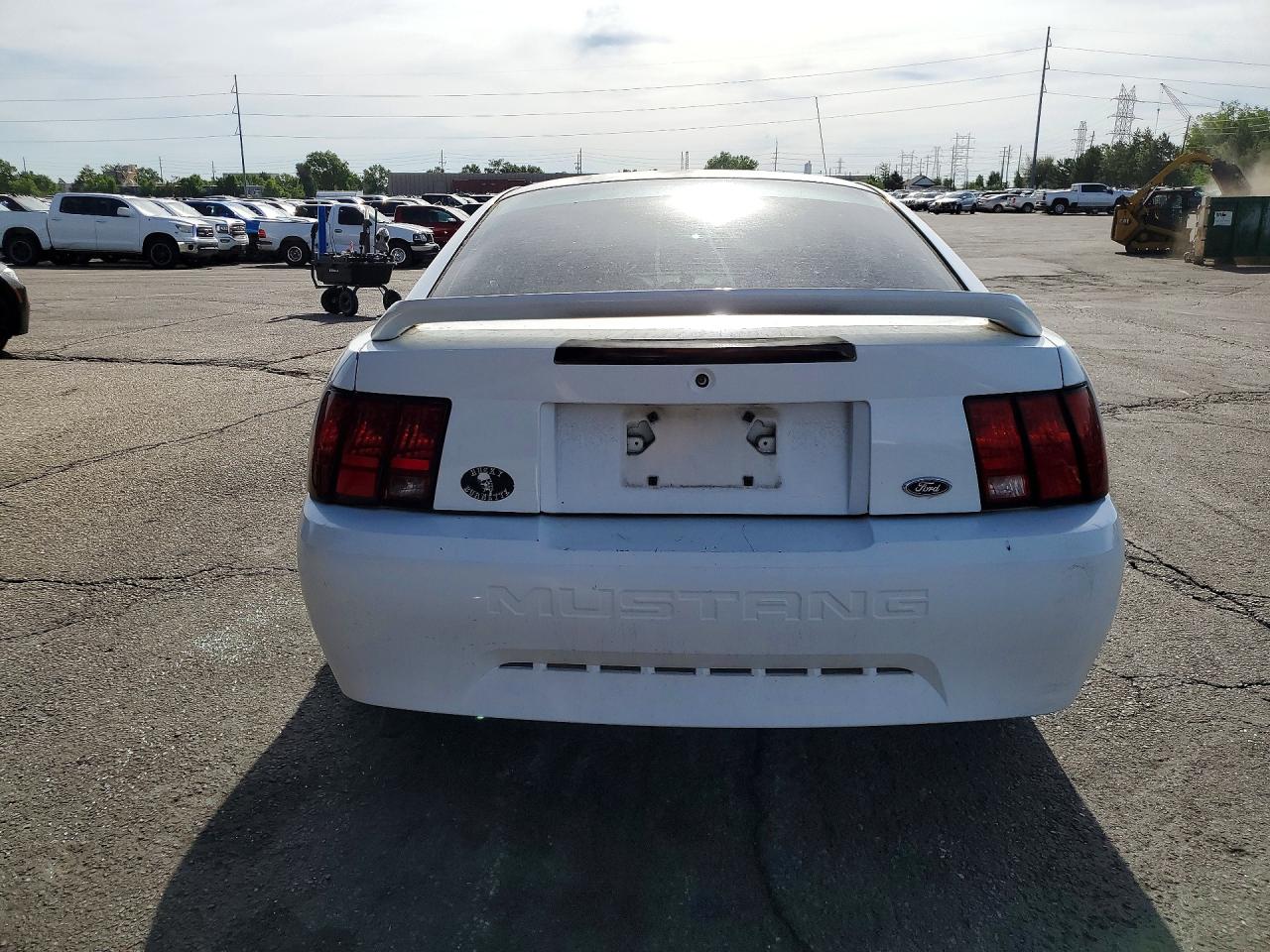 1999 Ford Mustang White vin: 1FAFP4044XF198840
