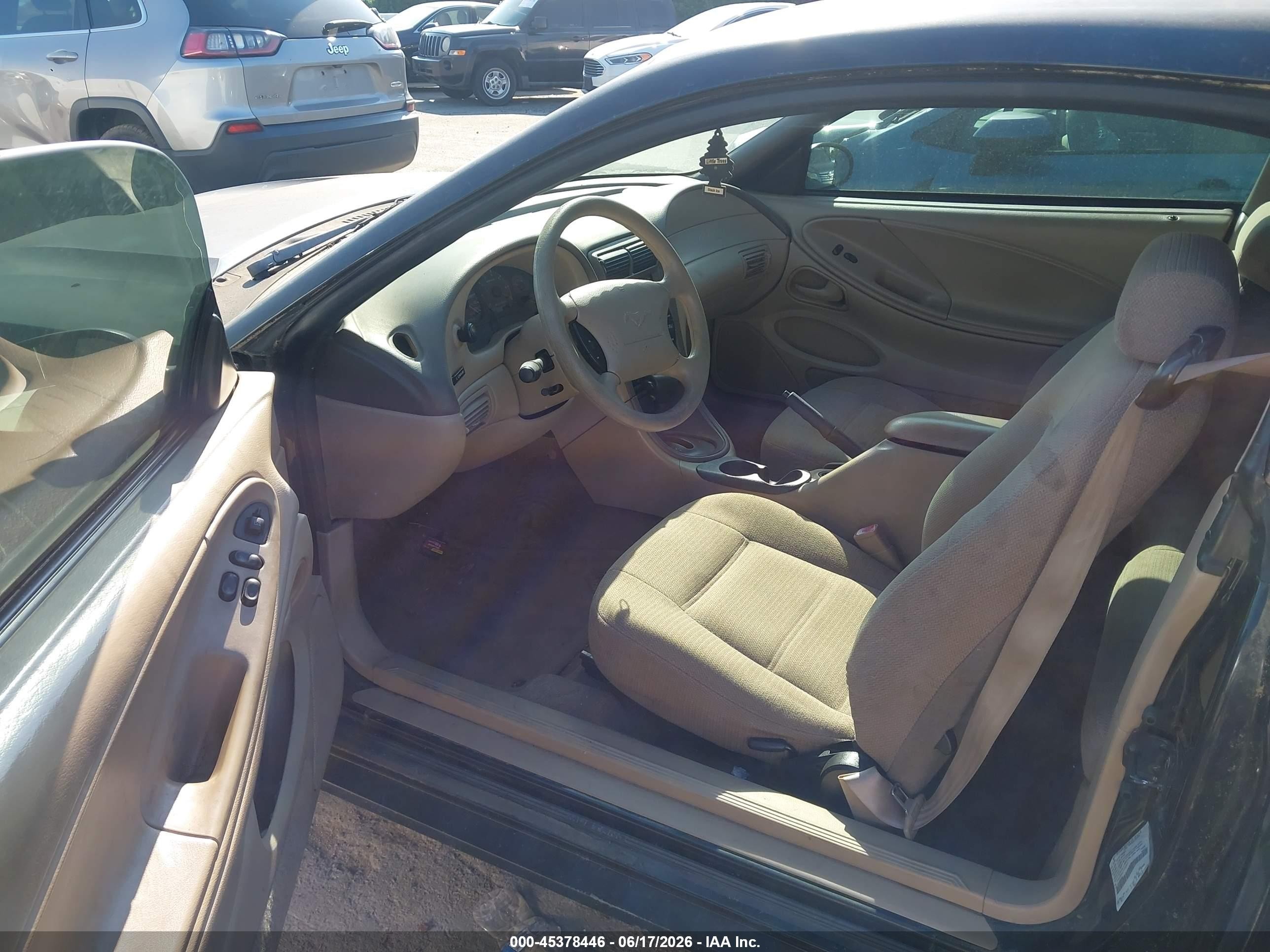 2000 Ford Mustang   Черный vin: 1FAFP4044YF142642