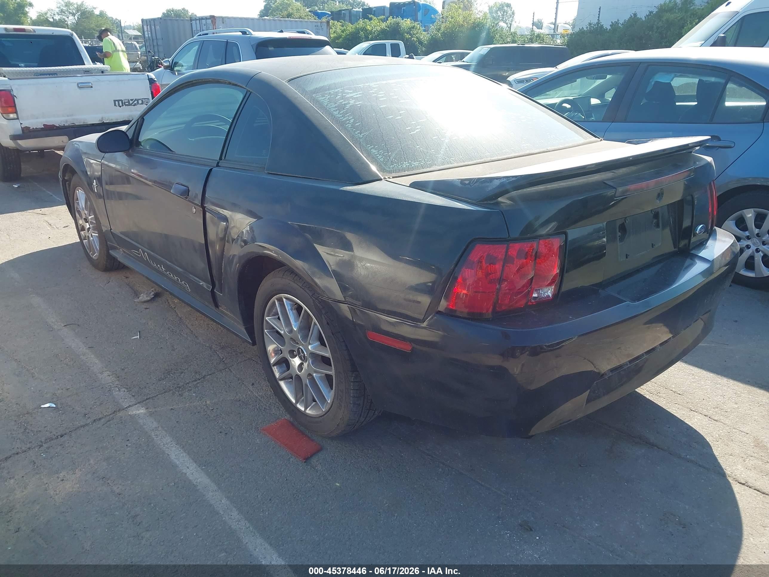 2000 Ford Mustang   Черный vin: 1FAFP4044YF142642
