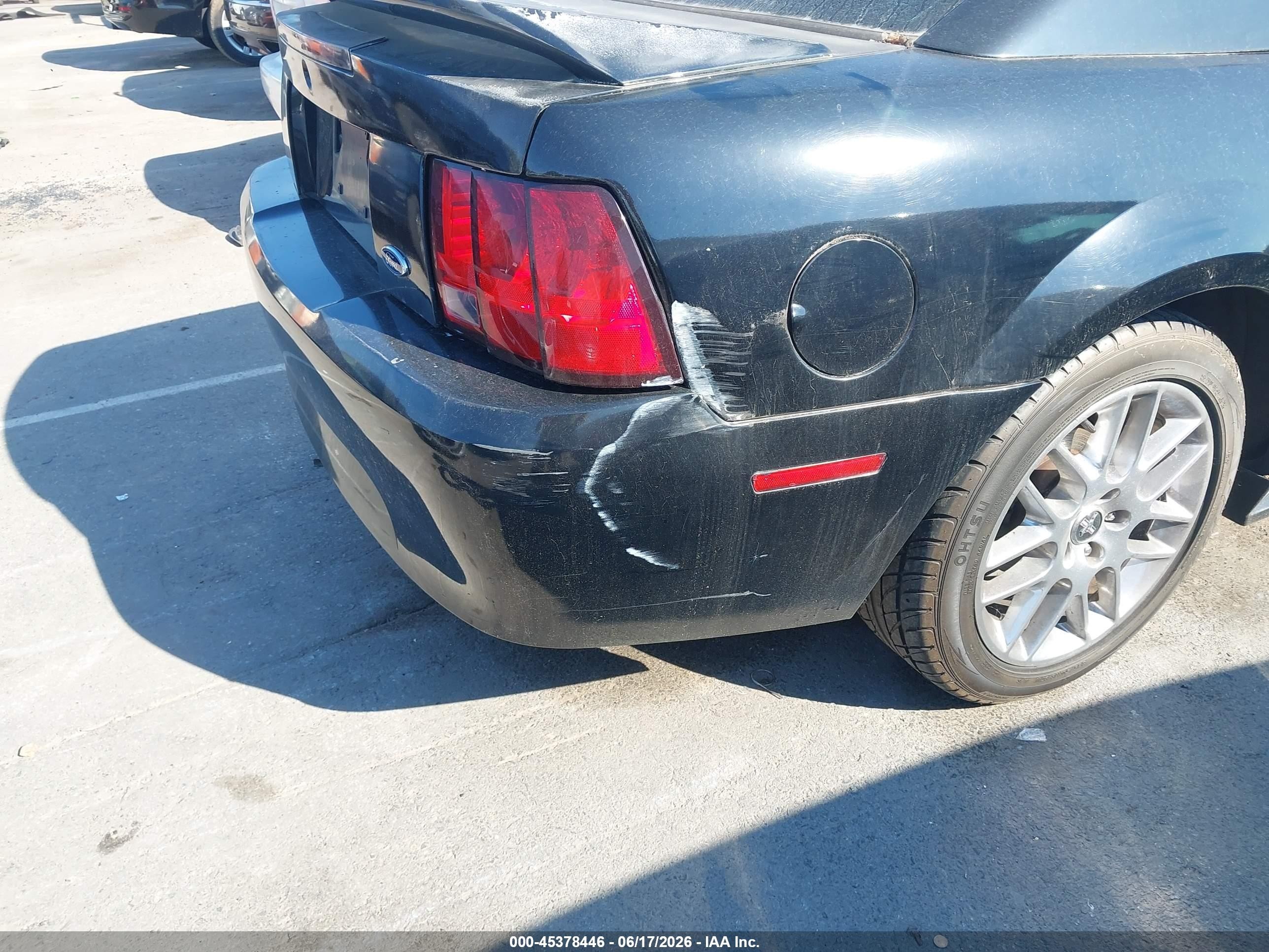 2000 Ford Mustang   Черный vin: 1FAFP4044YF142642