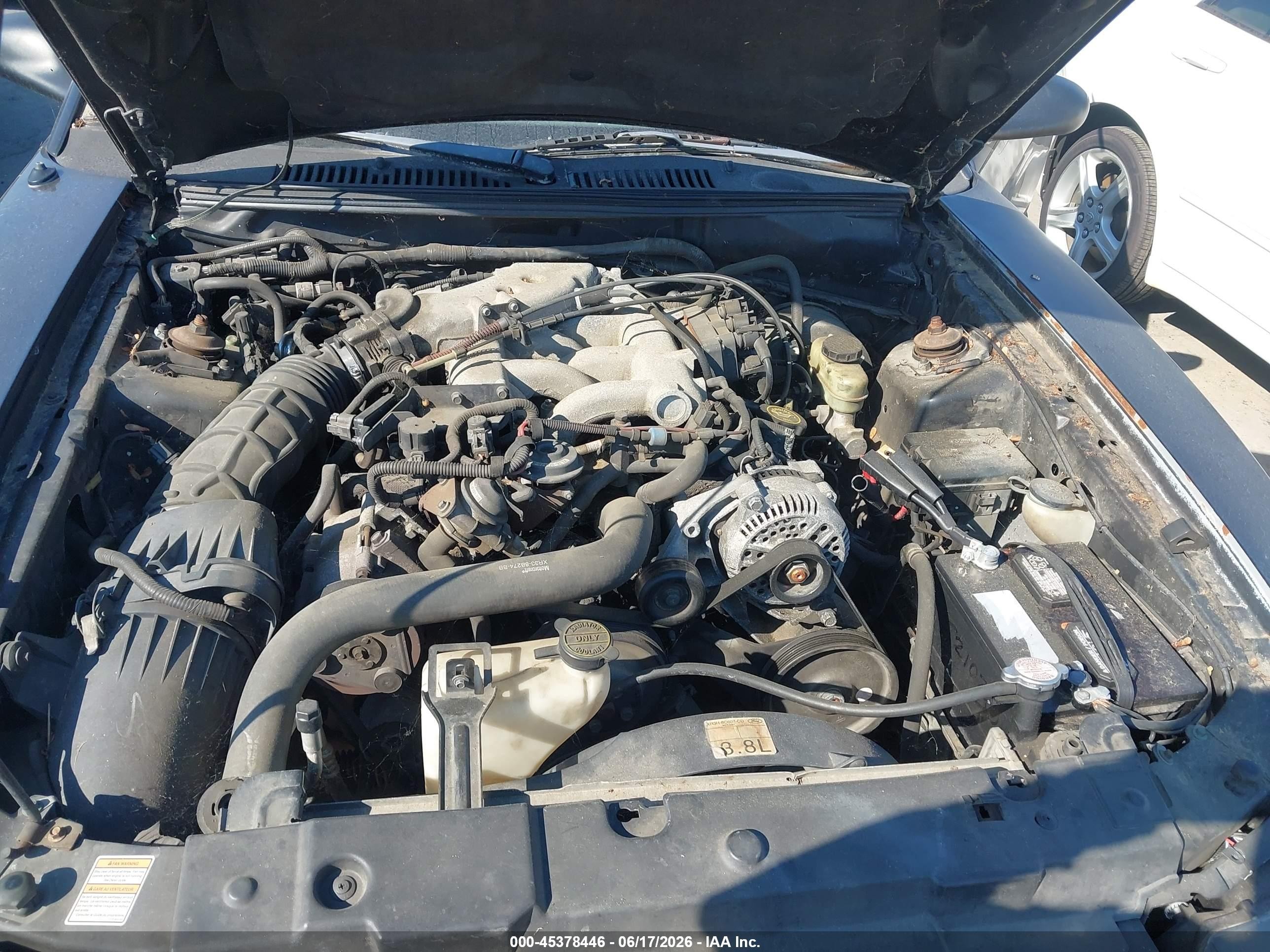 2000 Ford Mustang   Черный vin: 1FAFP4044YF142642