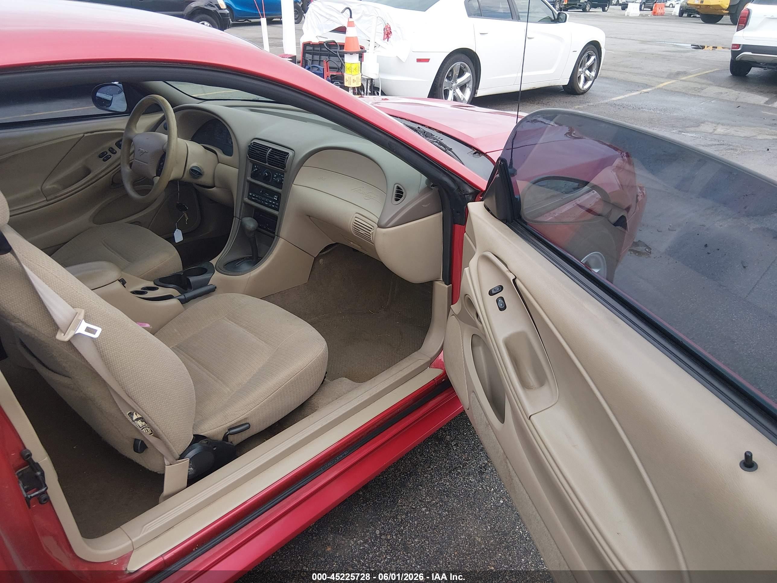 2000 Ford Mustang Red vin: 1FAFP4044YF315706