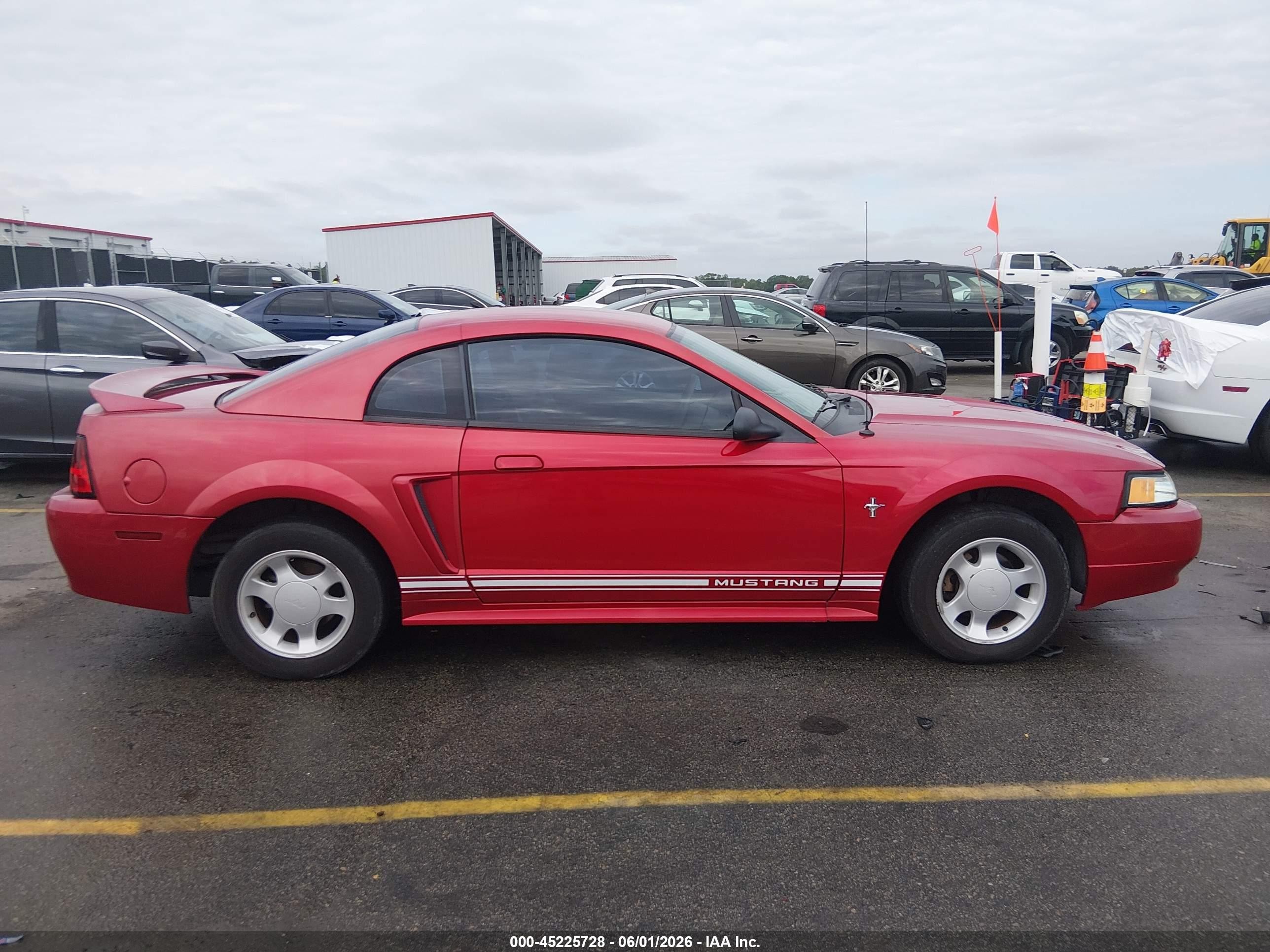 2000 Ford Mustang Red vin: 1FAFP4044YF315706
