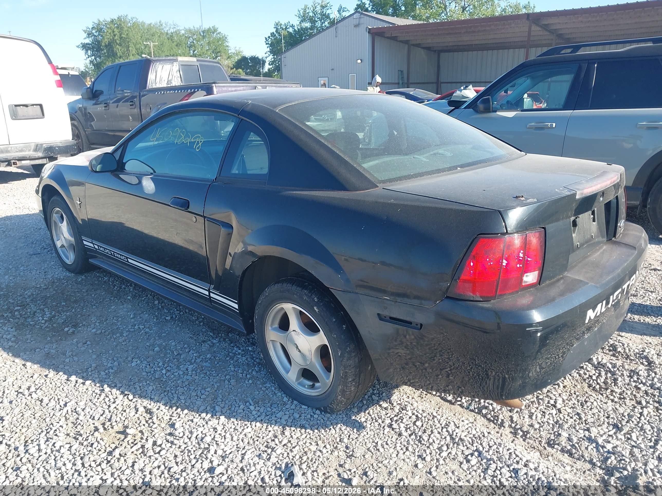2001 Ford Mustang   Черный vin: 1FAFP40451F194402