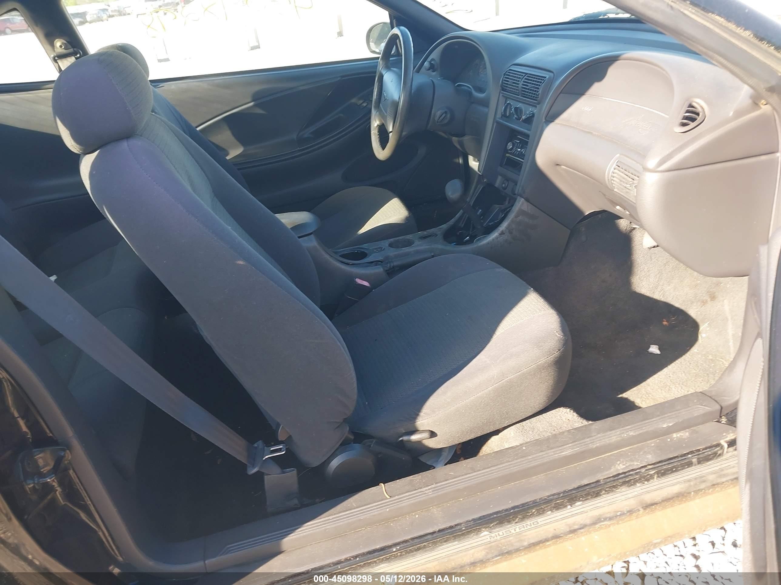 2001 Ford Mustang   Черный vin: 1FAFP40451F194402