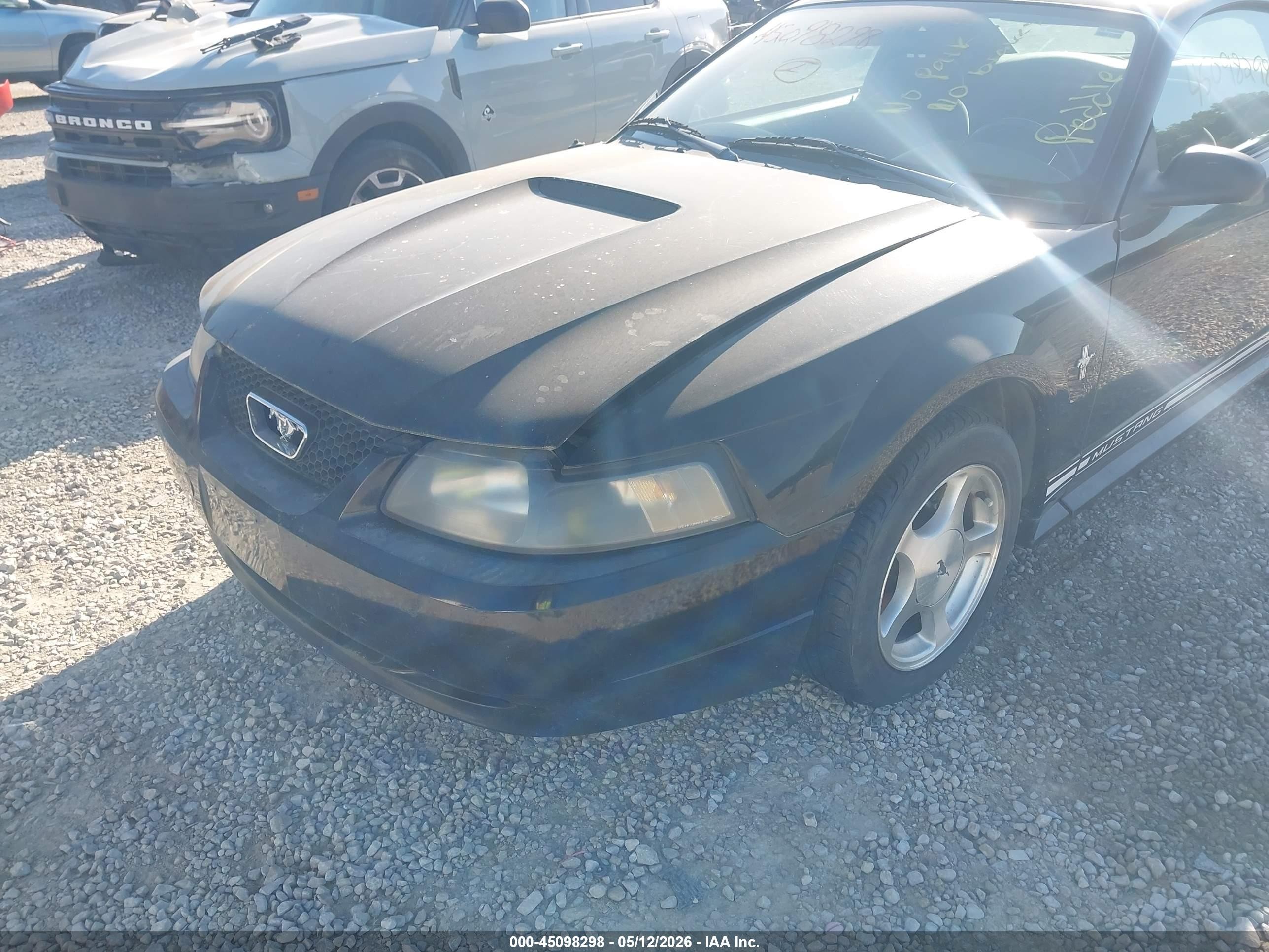 2001 Ford Mustang   Черный vin: 1FAFP40451F194402