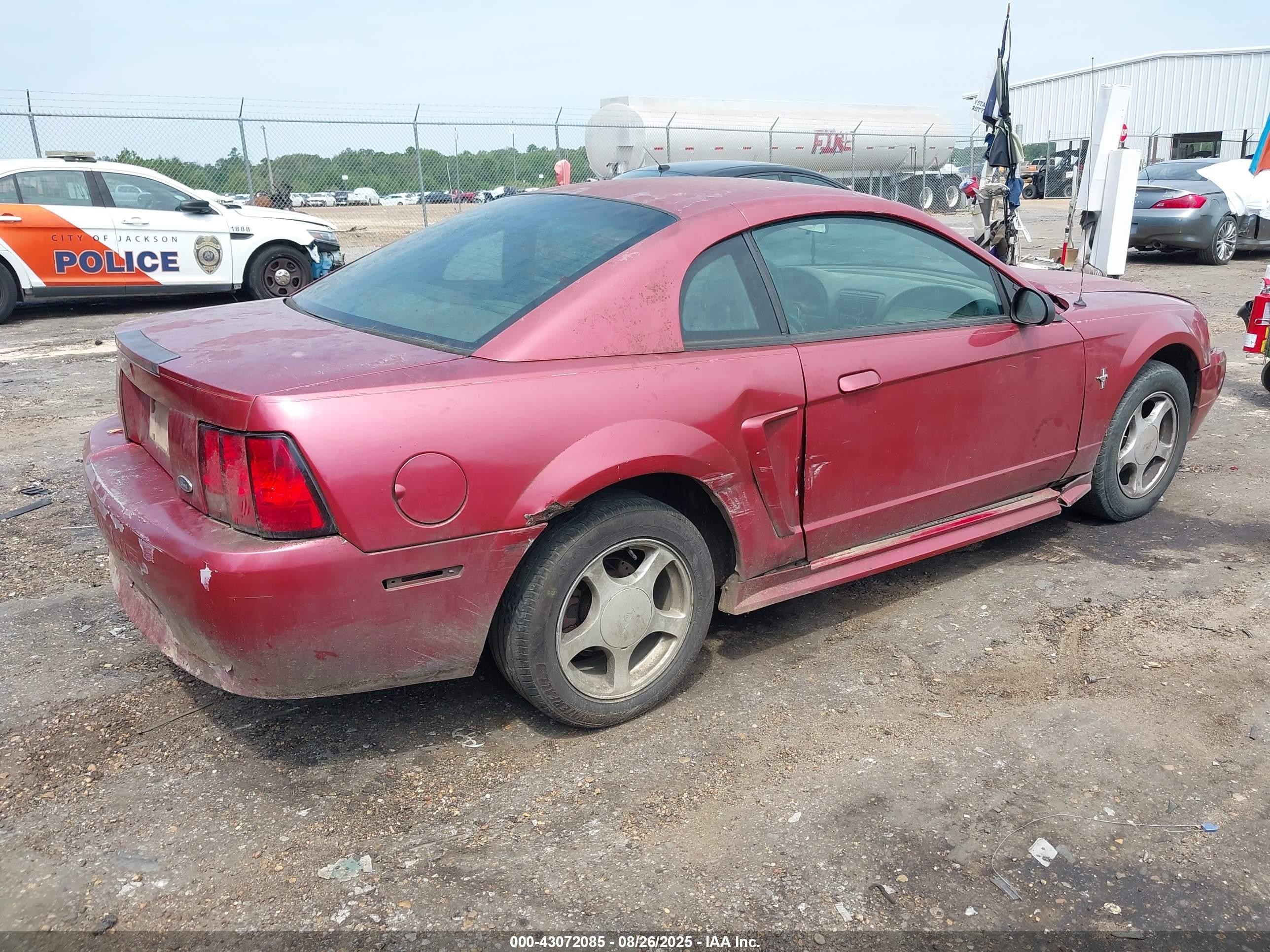 2002 Ford Mustang   Maroon vin: 1FAFP40452F206744