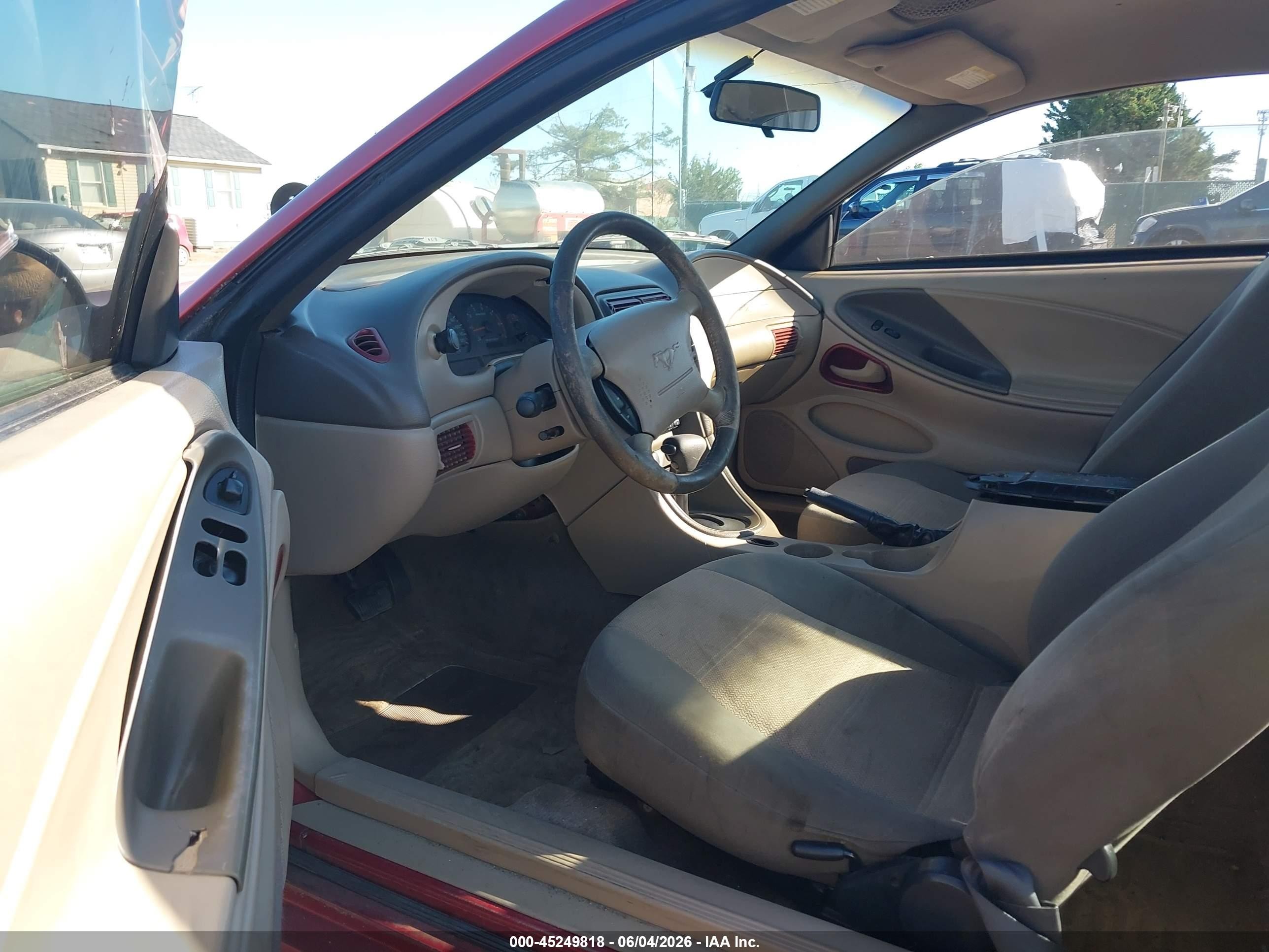 2002 Ford Mustang   Red vin: 1FAFP40452F211345