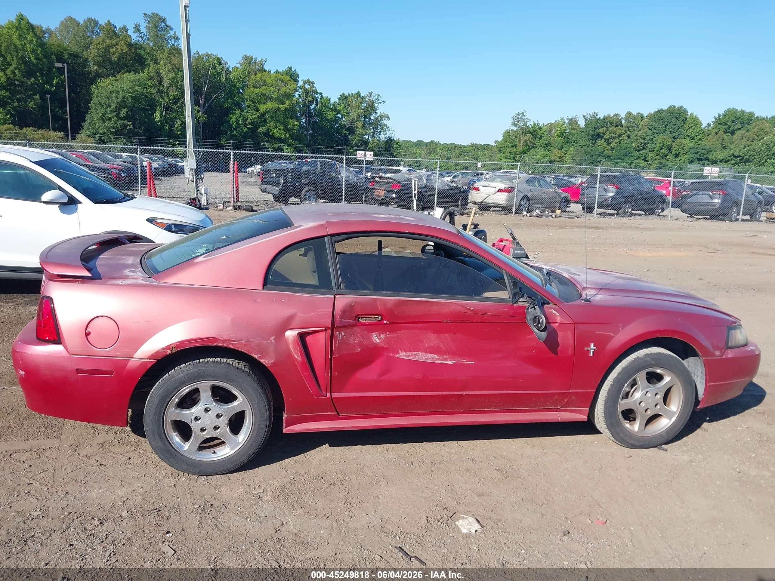 2002 Ford Mustang   Red vin: 1FAFP40452F211345