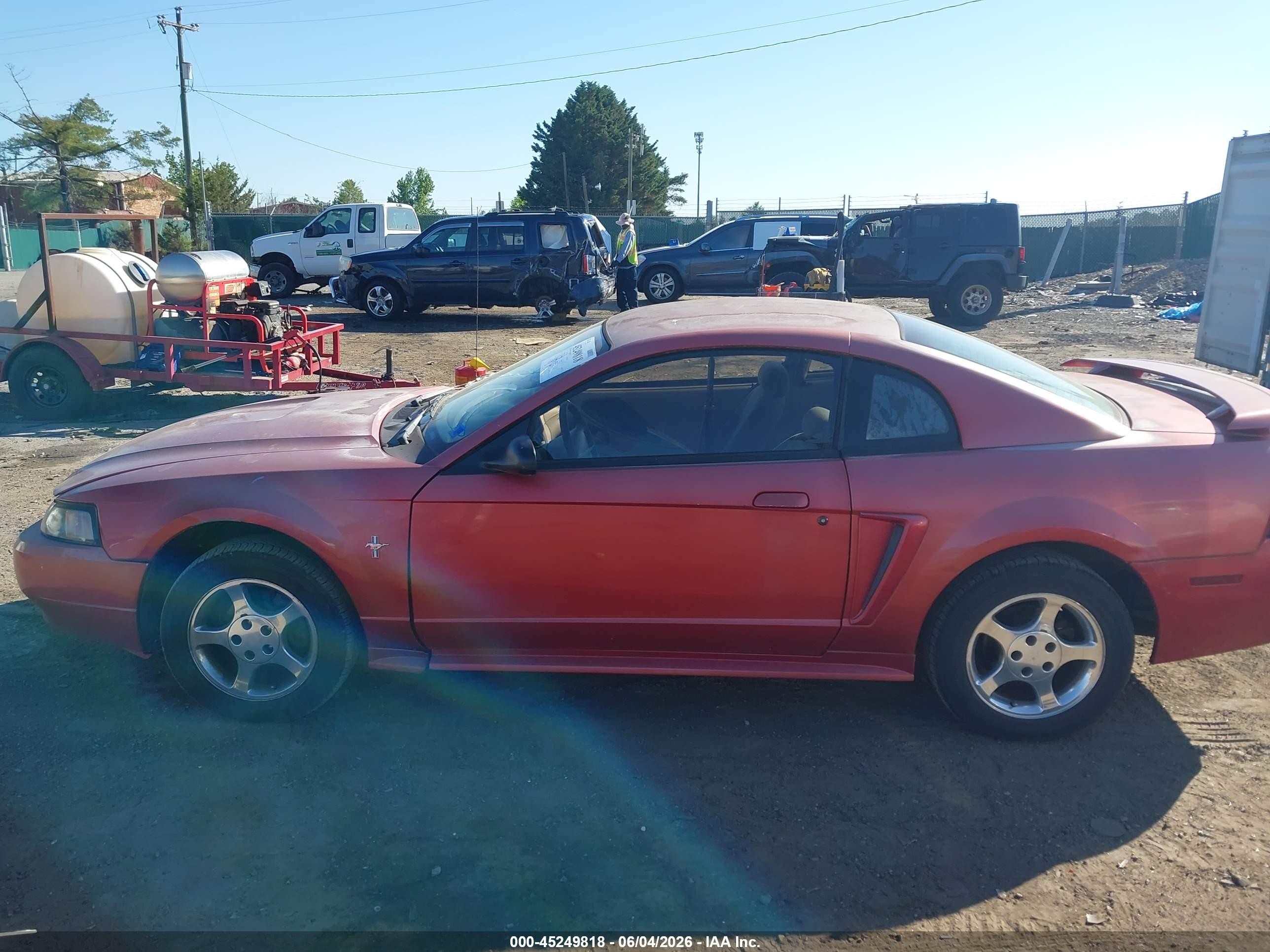 2002 Ford Mustang   Red vin: 1FAFP40452F211345