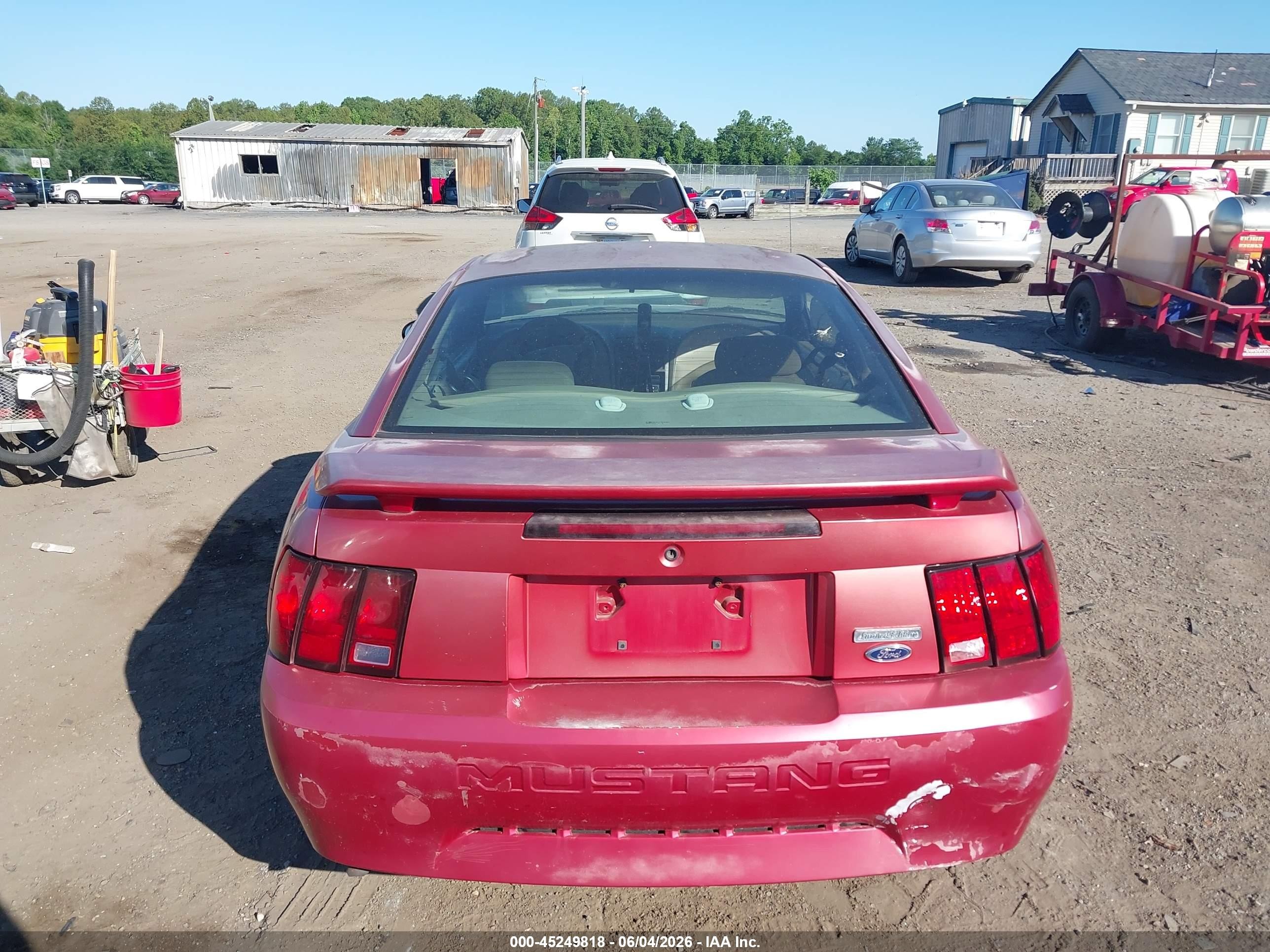 2002 Ford Mustang   Red vin: 1FAFP40452F211345