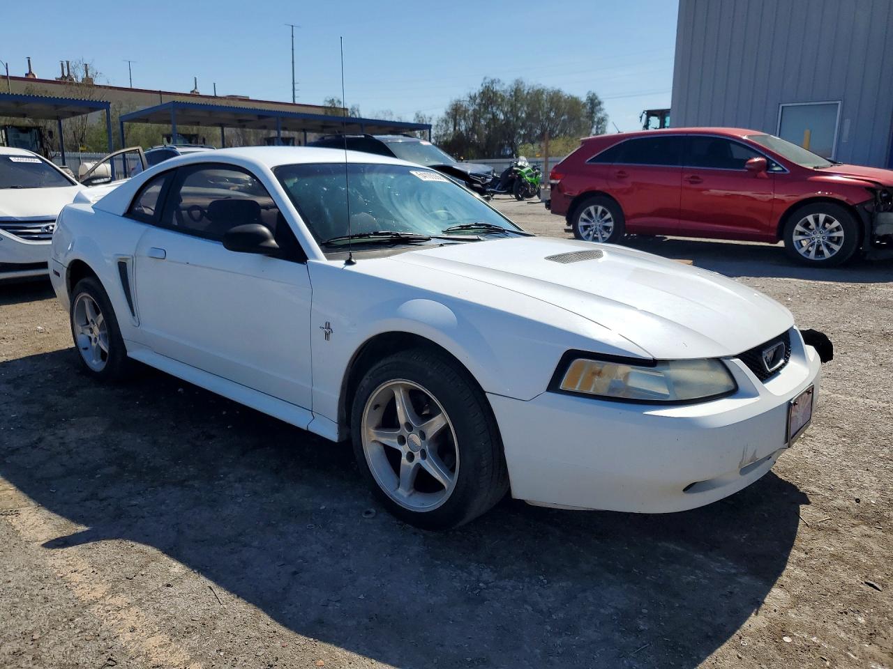 2000 Ford Mustang White vin: 1FAFP4045YF221107