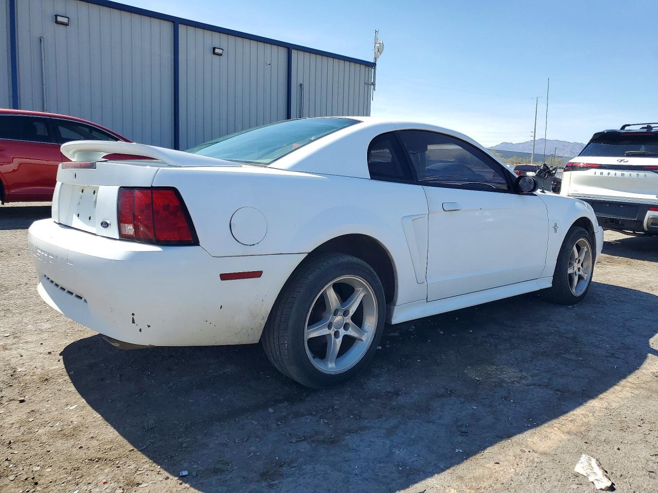 2000 Ford Mustang White vin: 1FAFP4045YF221107