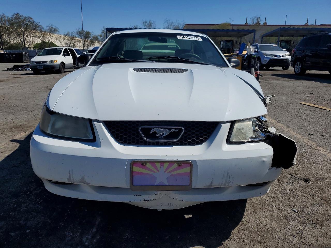 2000 Ford Mustang White vin: 1FAFP4045YF221107