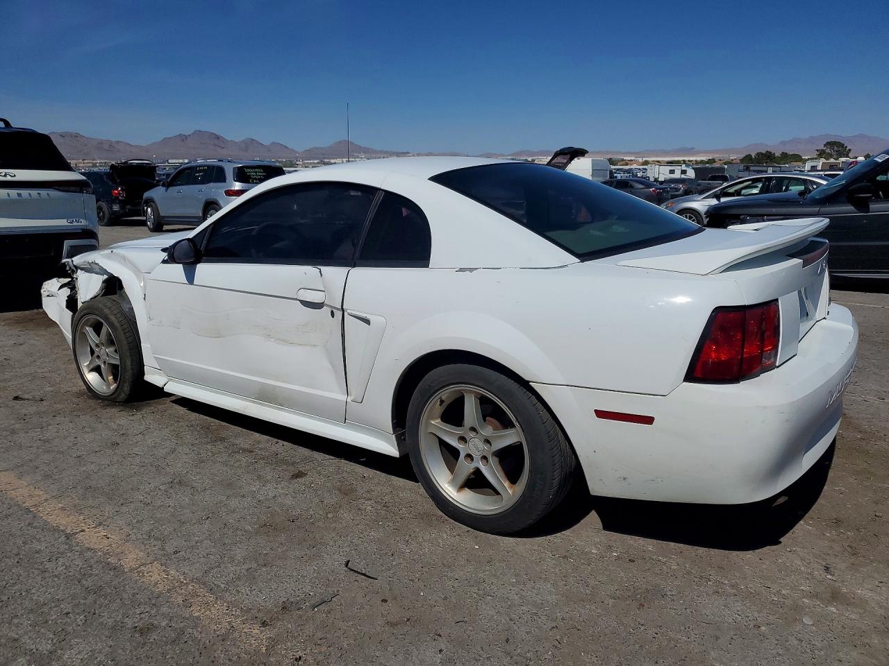 2000 Ford Mustang White vin: 1FAFP4045YF221107