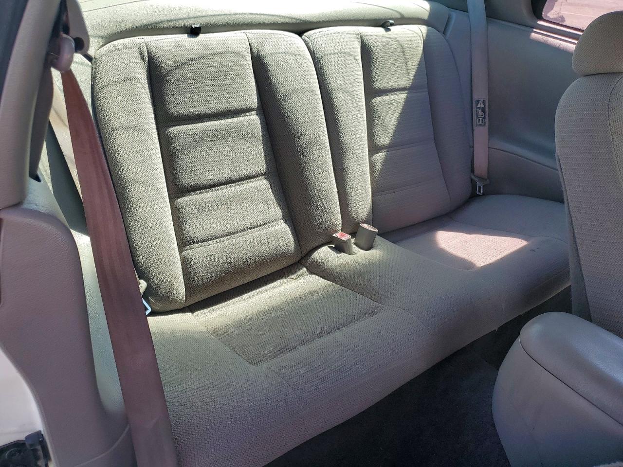 2000 Ford Mustang White vin: 1FAFP4045YF221107